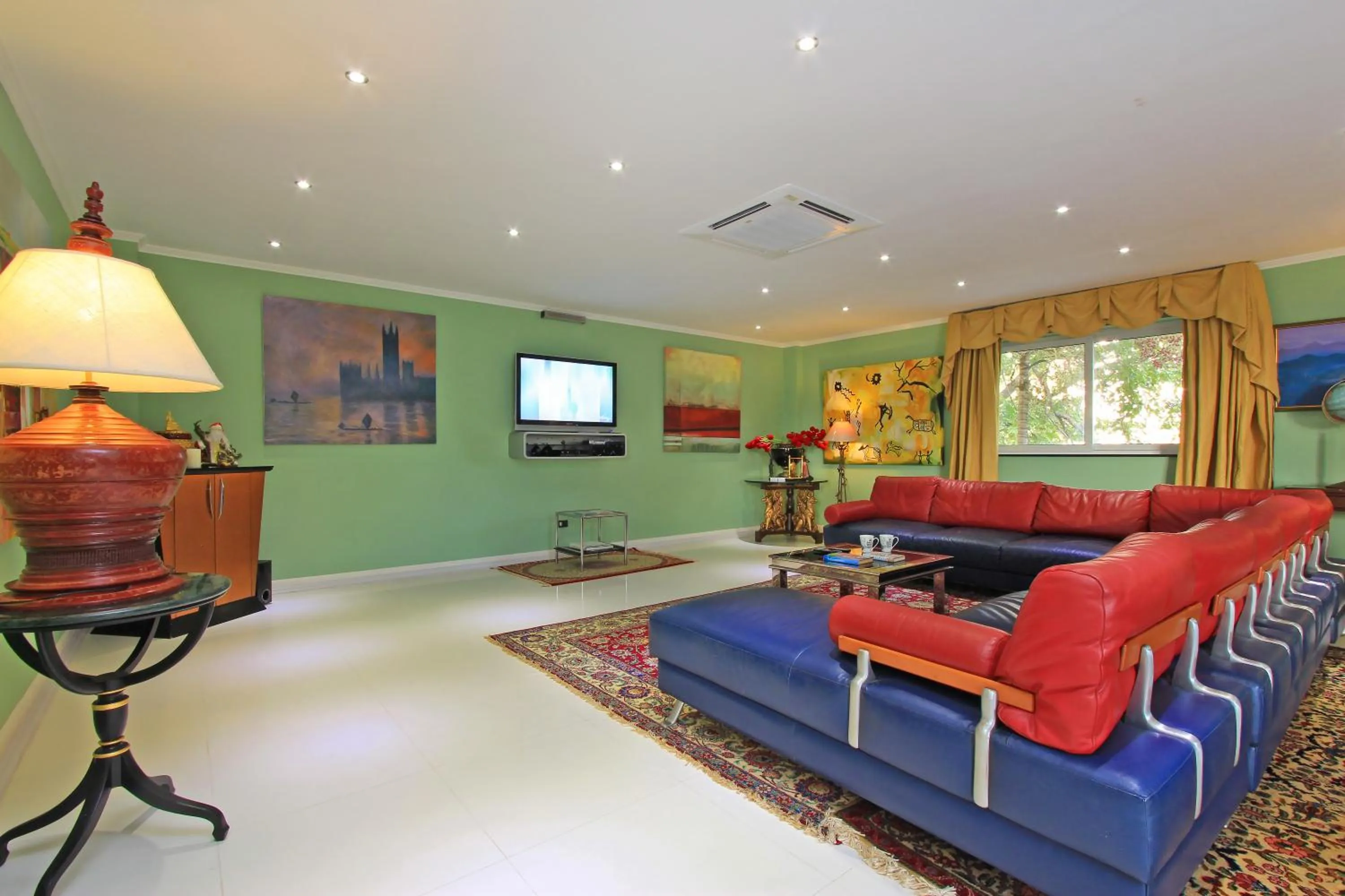 Communal lounge/ TV room in Sharrow Bay