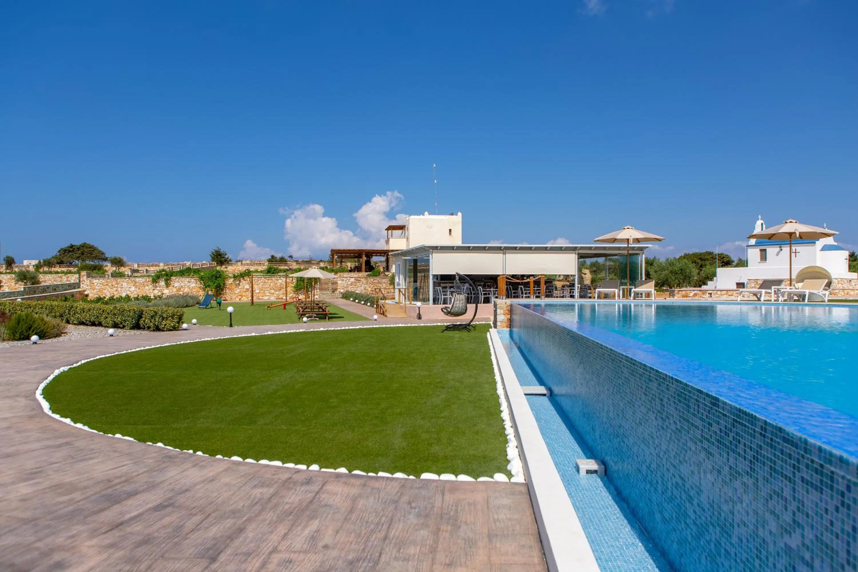 Swimming pool in Sun and Moon Villas