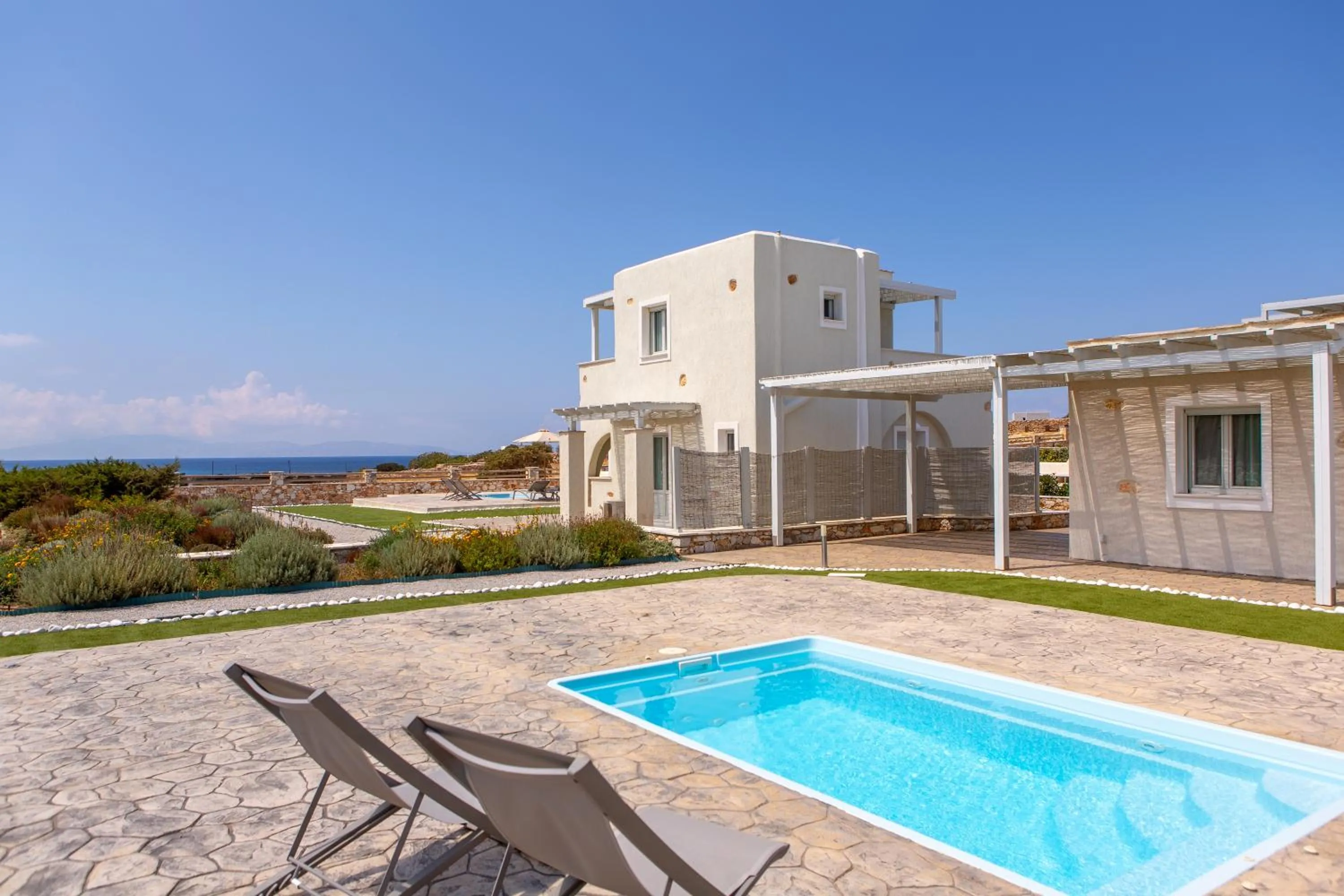 Swimming pool in Sun and Moon Villas
