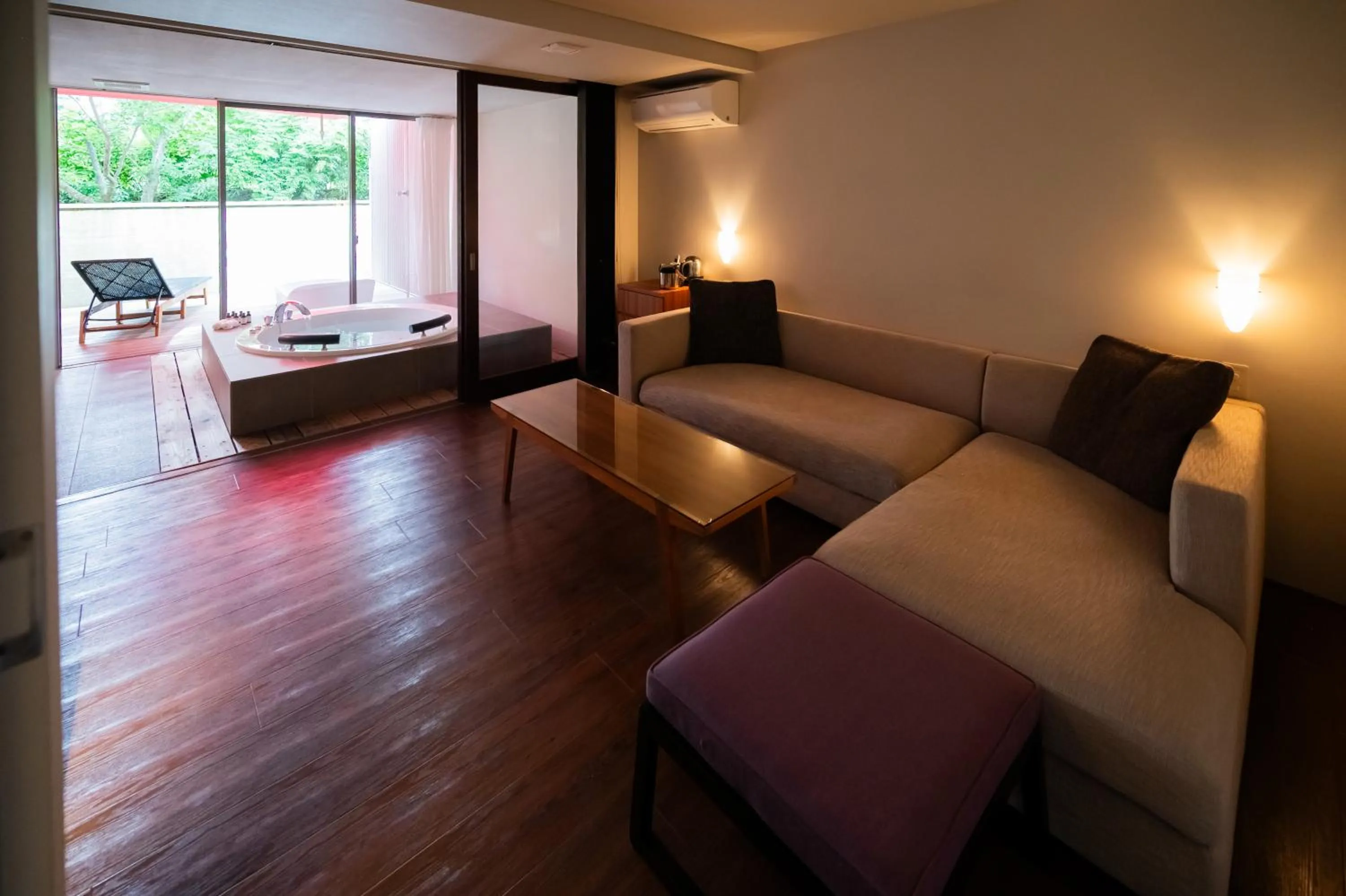 Bathroom, Bed in Resort Hotel Moana Coast