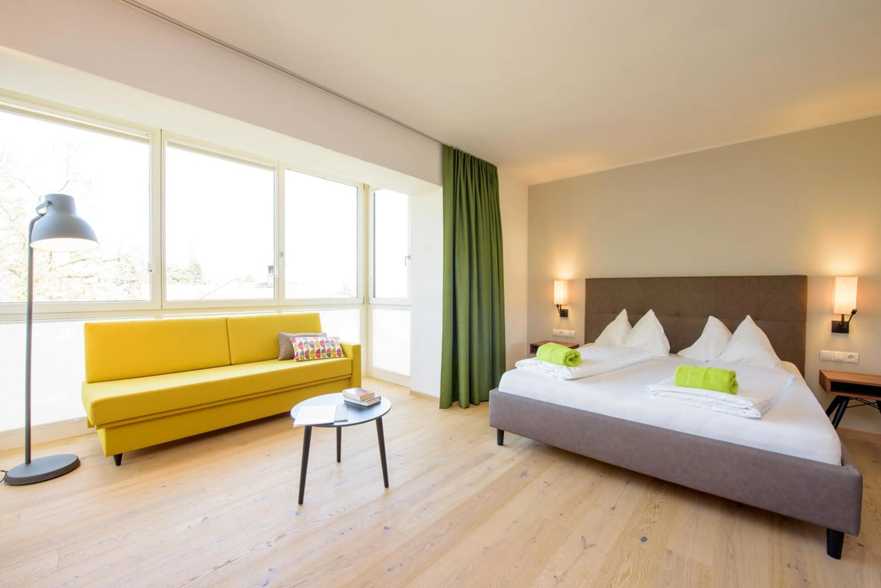 Photo of the whole room, Bed in Brühl Suites&Residence