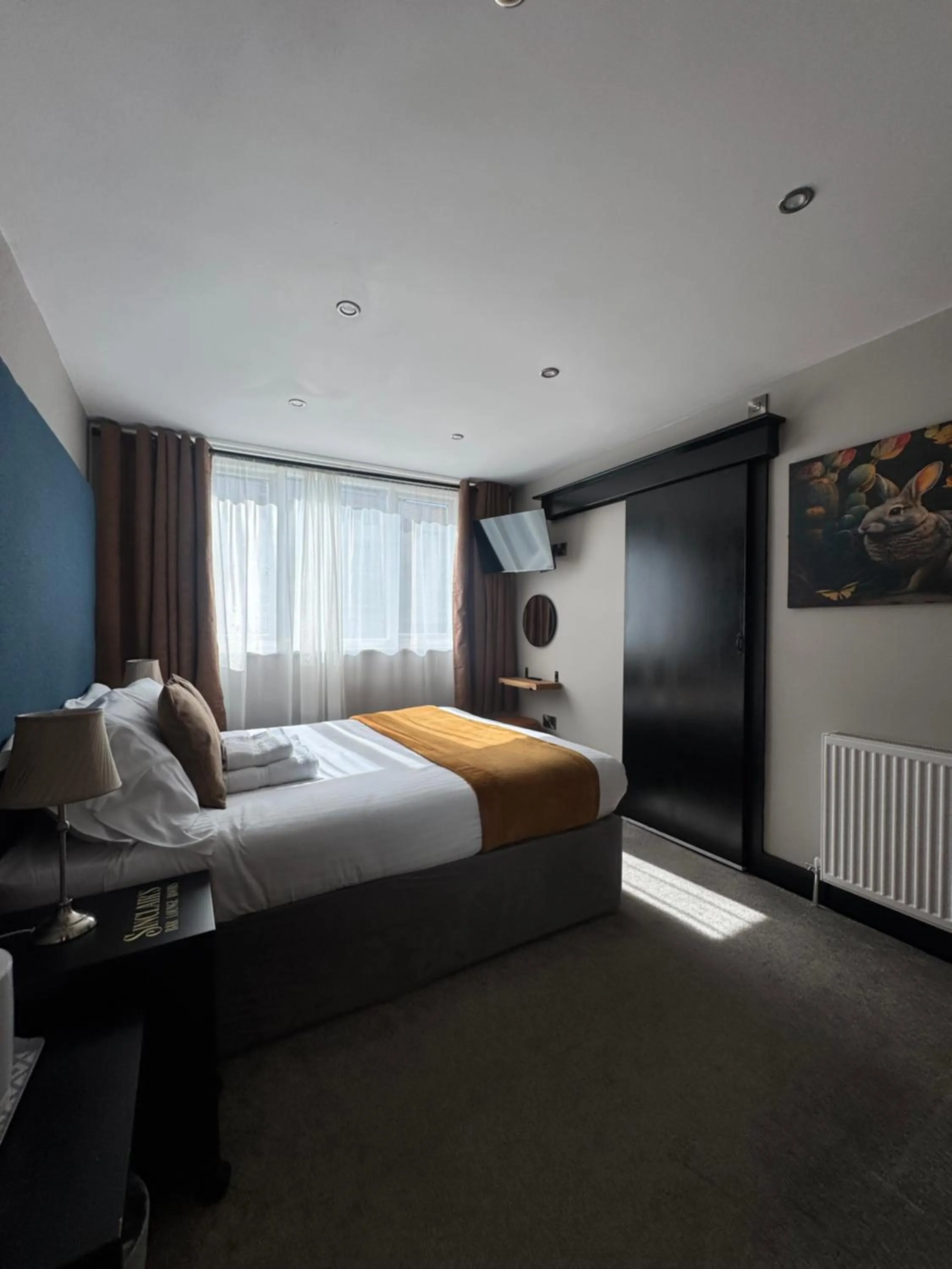 Bedroom, Bed in Sinclair's Rooms