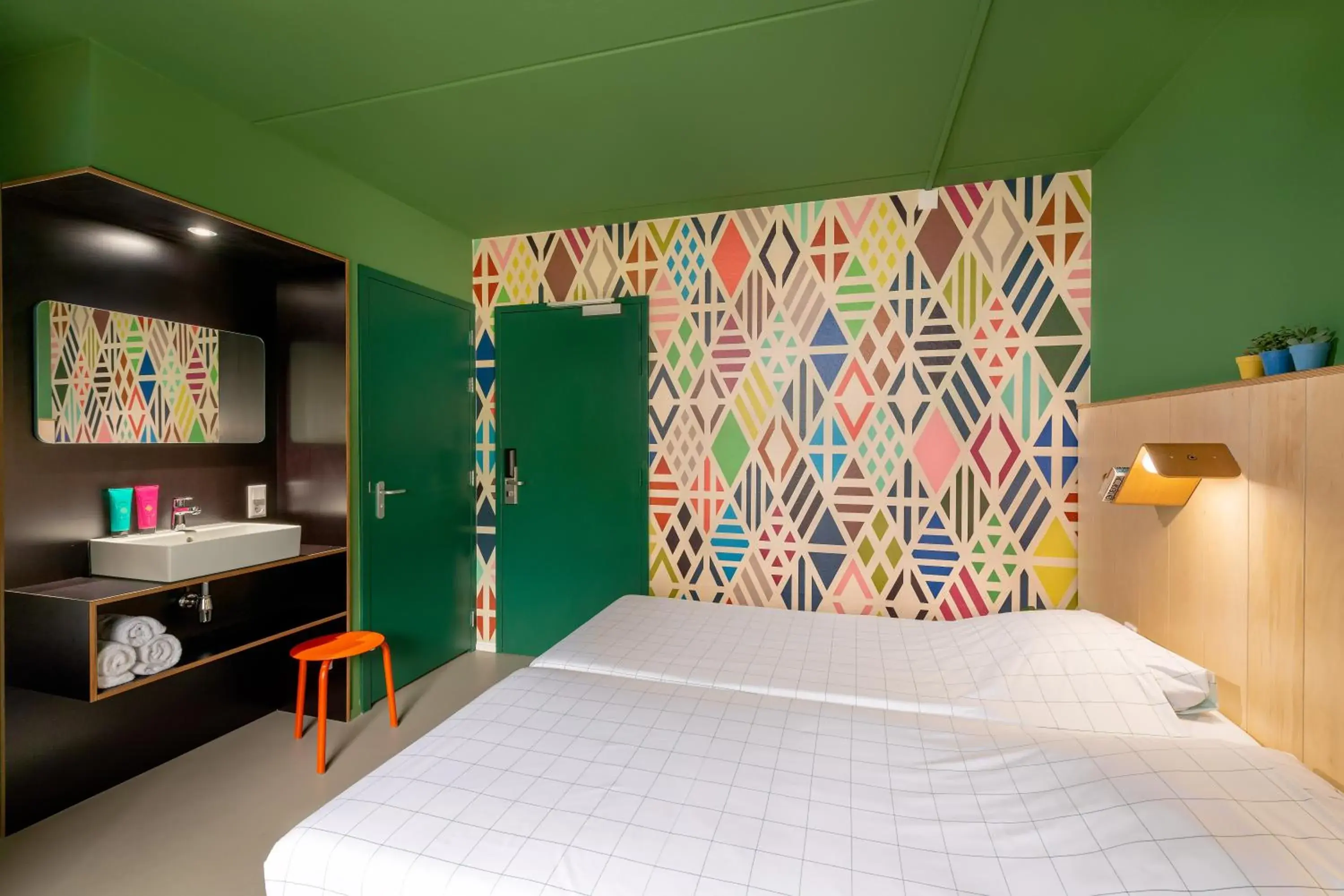 Comfort Double Room with Private Bathroom in Stayokay Hostel Dordrecht - Nationaal Park De Biesbosch Comfort Double Room with Private Bathroom in Stayokay Hostel Dordrecht - Nationaal Park De Biesbosch