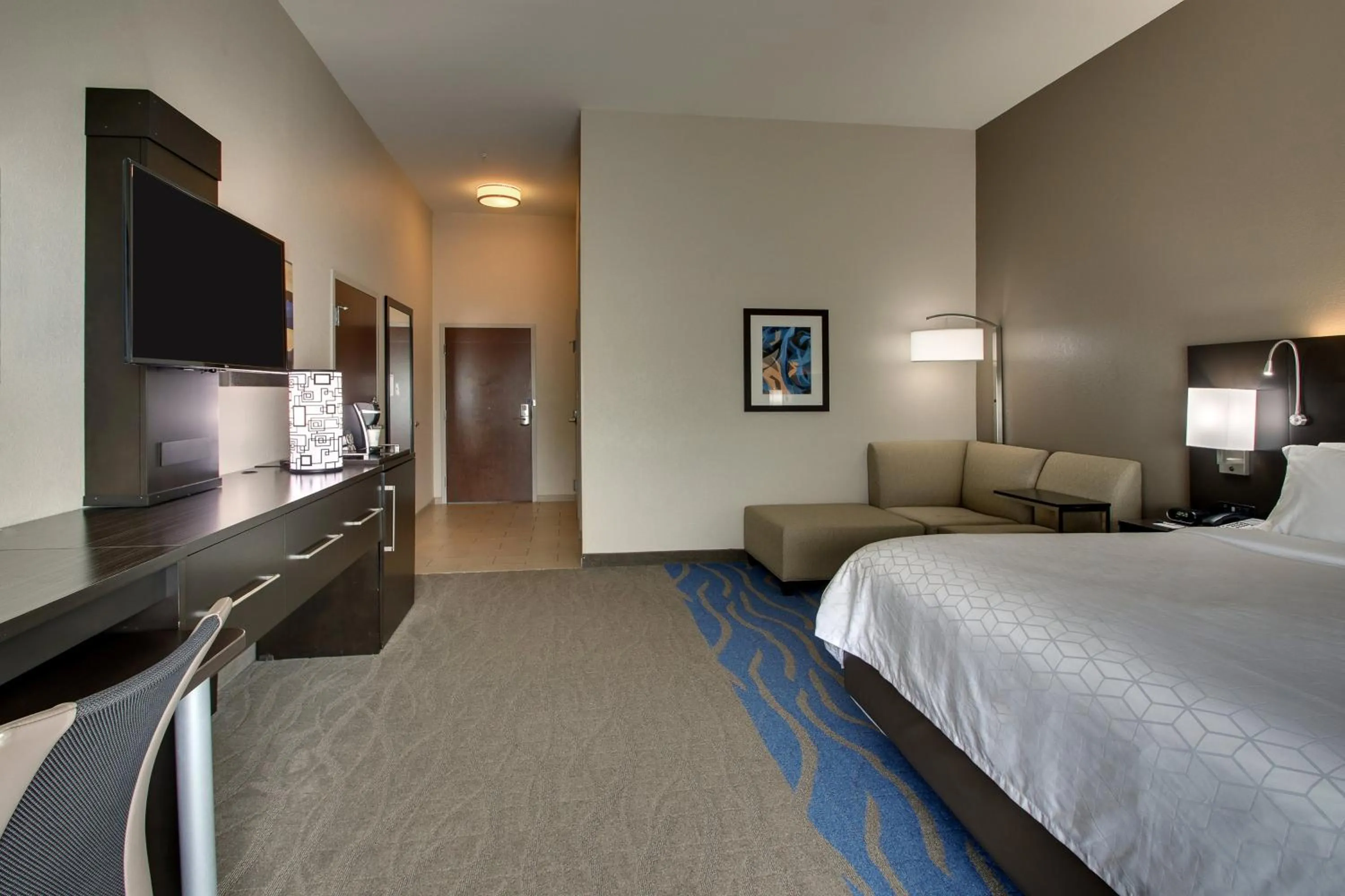 Photo of the whole room, Bed in Holiday Inn Express & Suites Lancaster East - Strasburg by IHG
