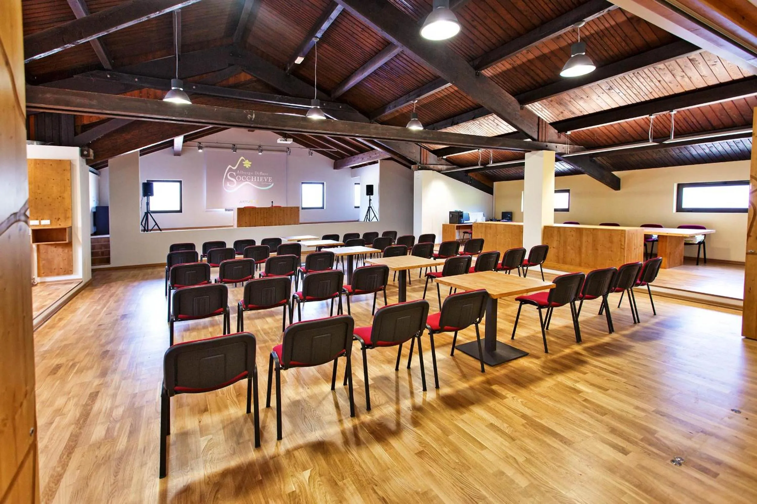 Communal lounge/ TV room in Albergo Diffuso "Col Gentile" Socchieve