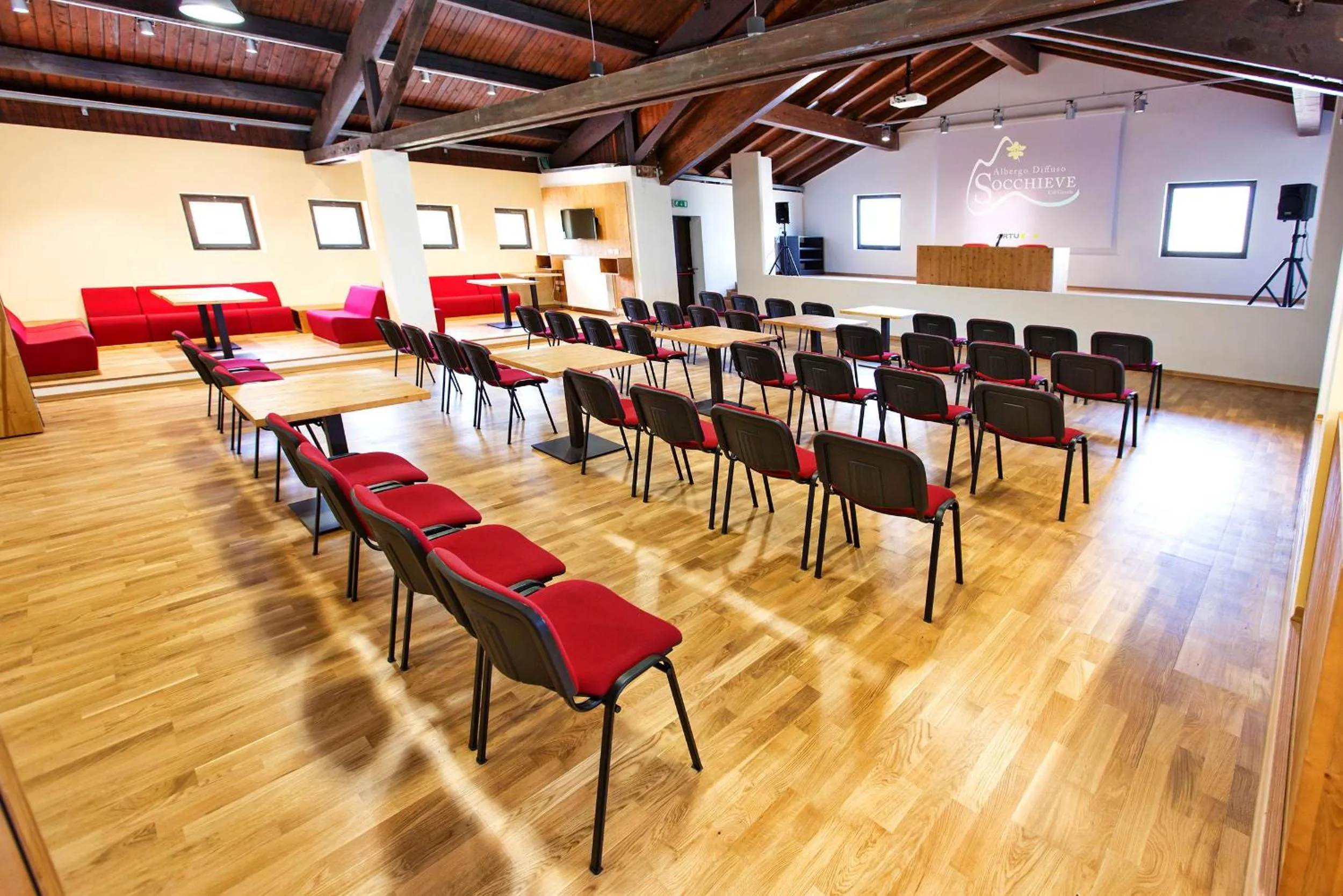 Communal lounge/ TV room in Albergo Diffuso "Col Gentile" Socchieve