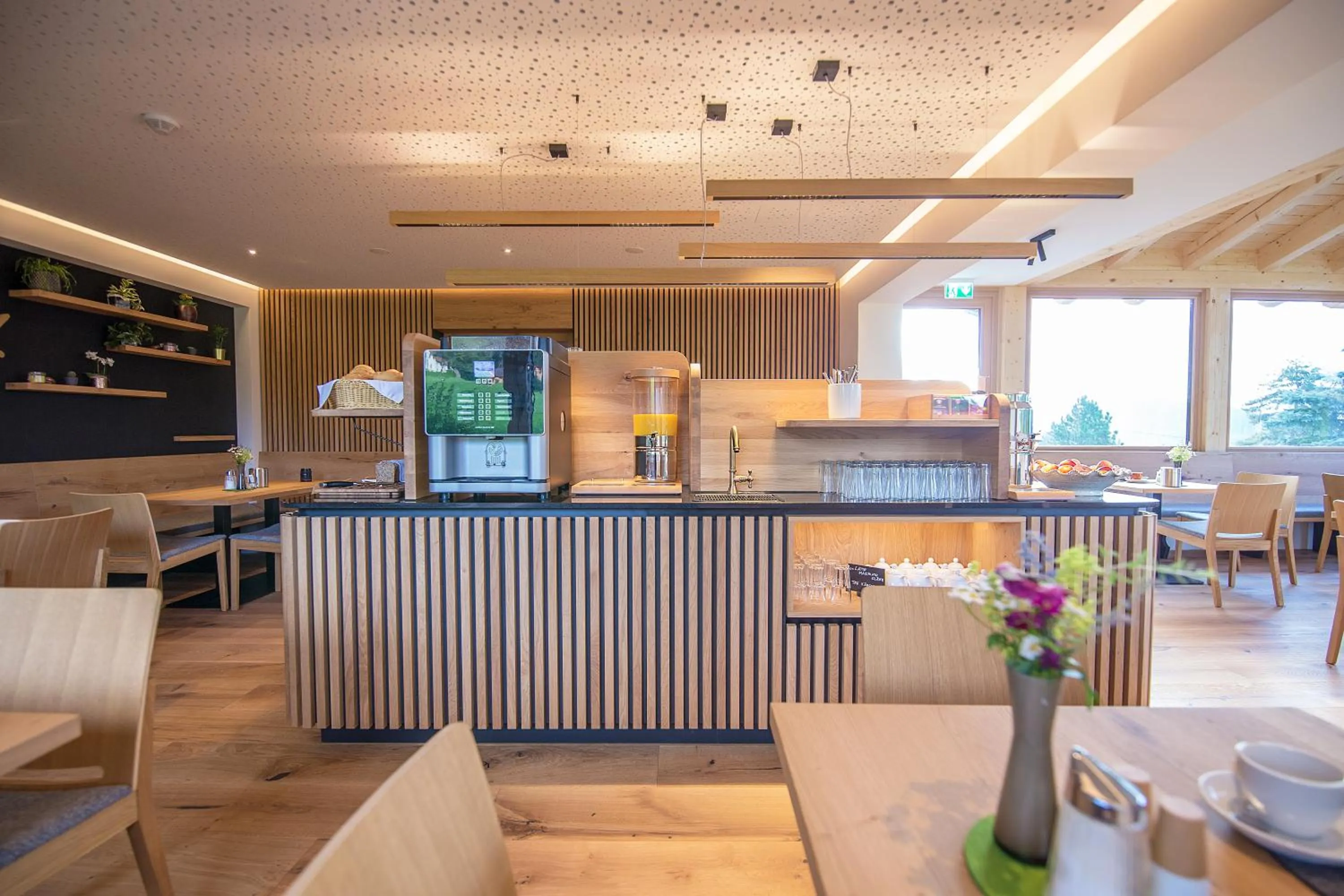 Restaurant/places to eat in Alpenhof