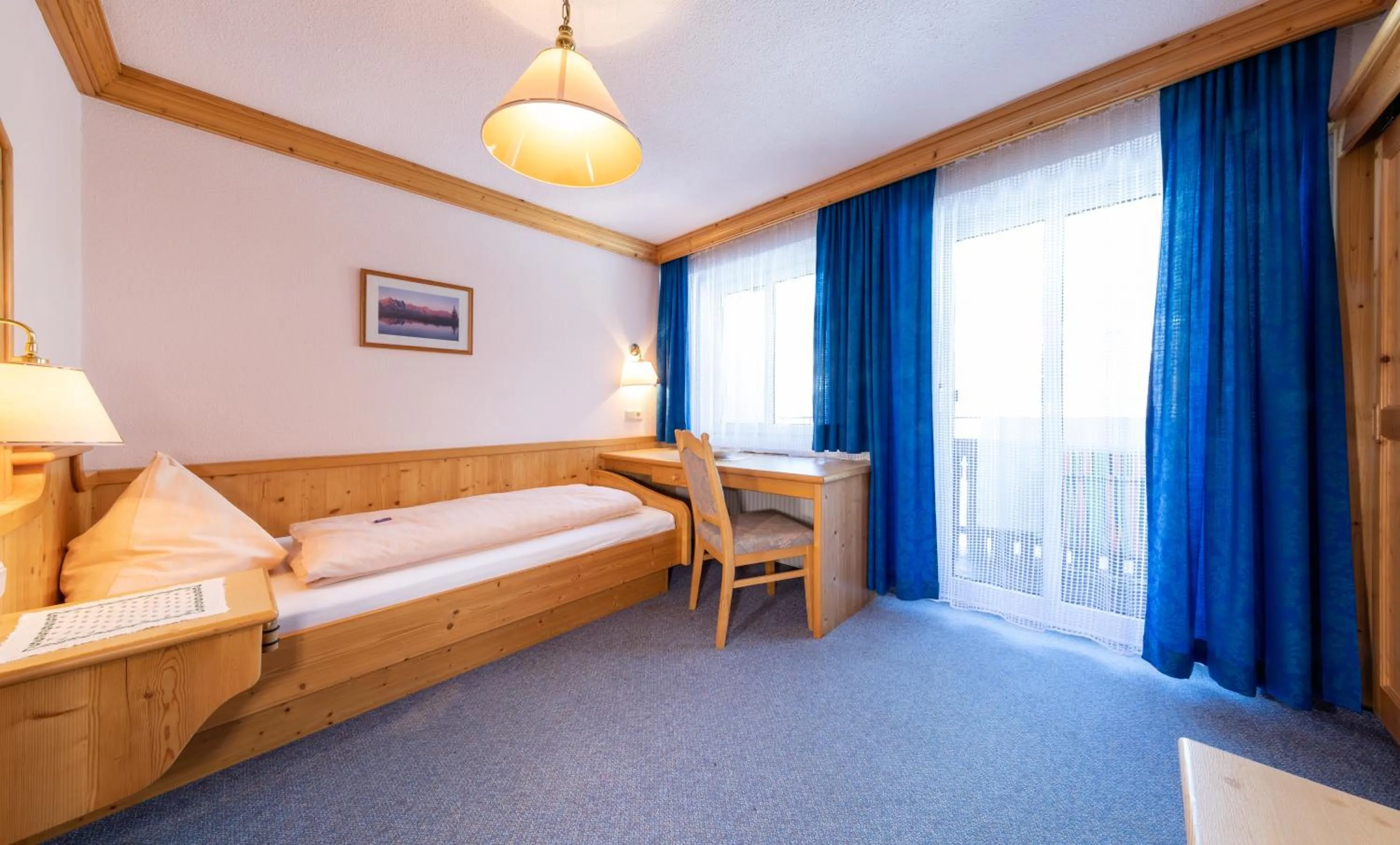 Photo of the whole room, Bed in Alpenhof