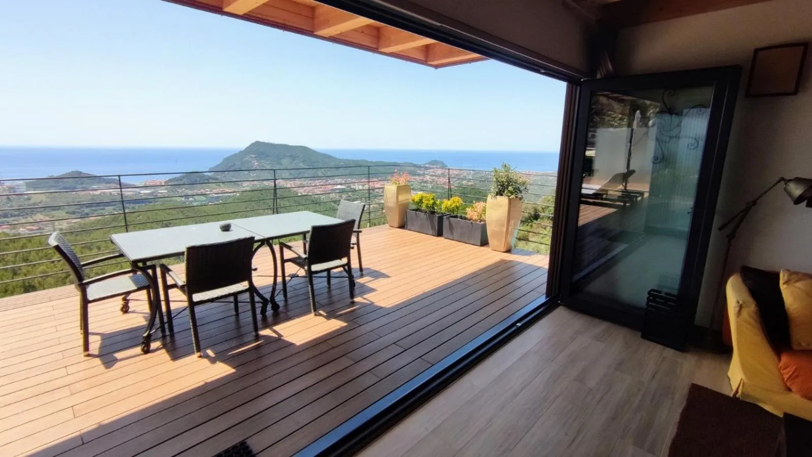 Dining area in Chincamea