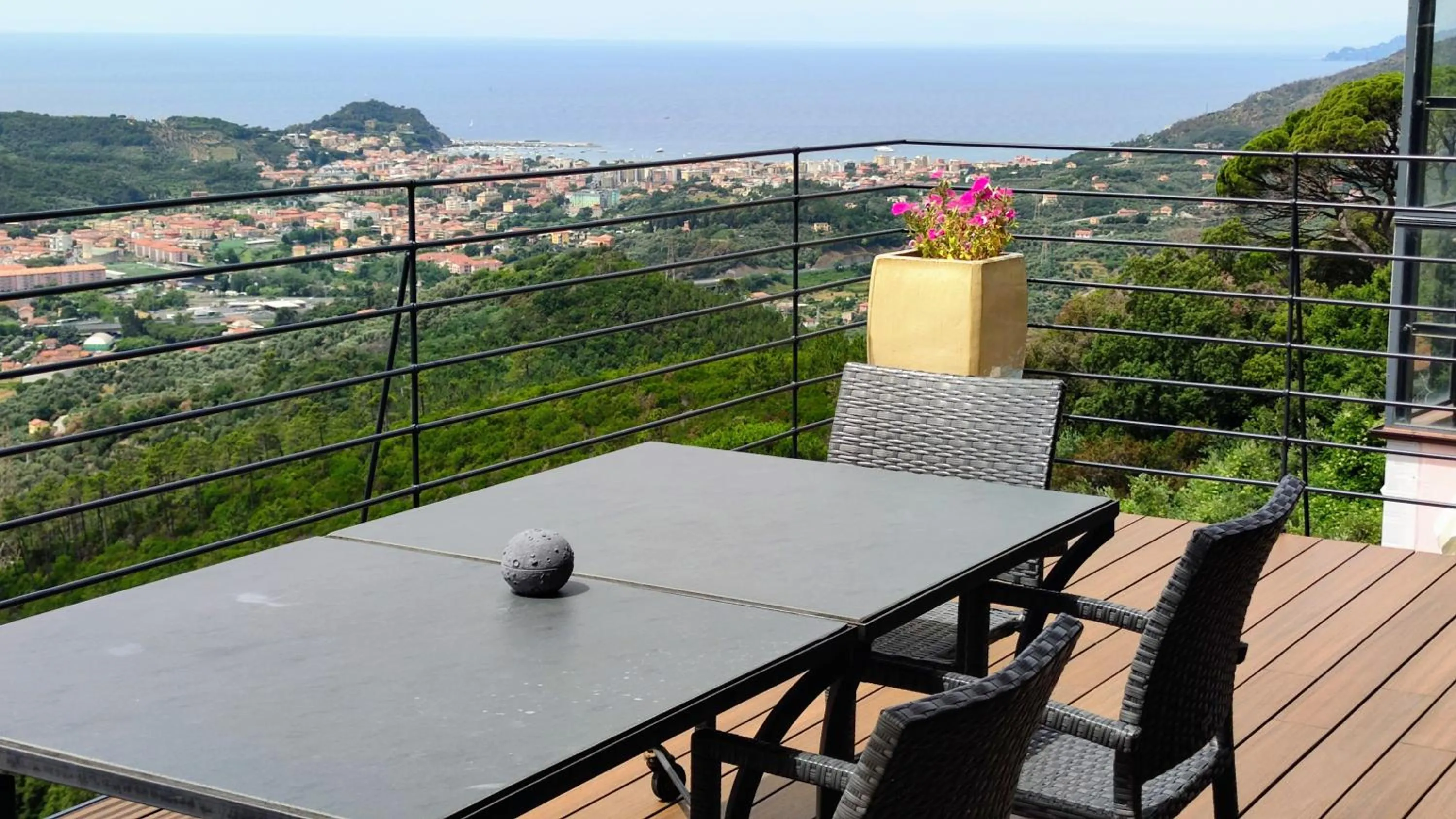Balcony/Terrace in Chincamea