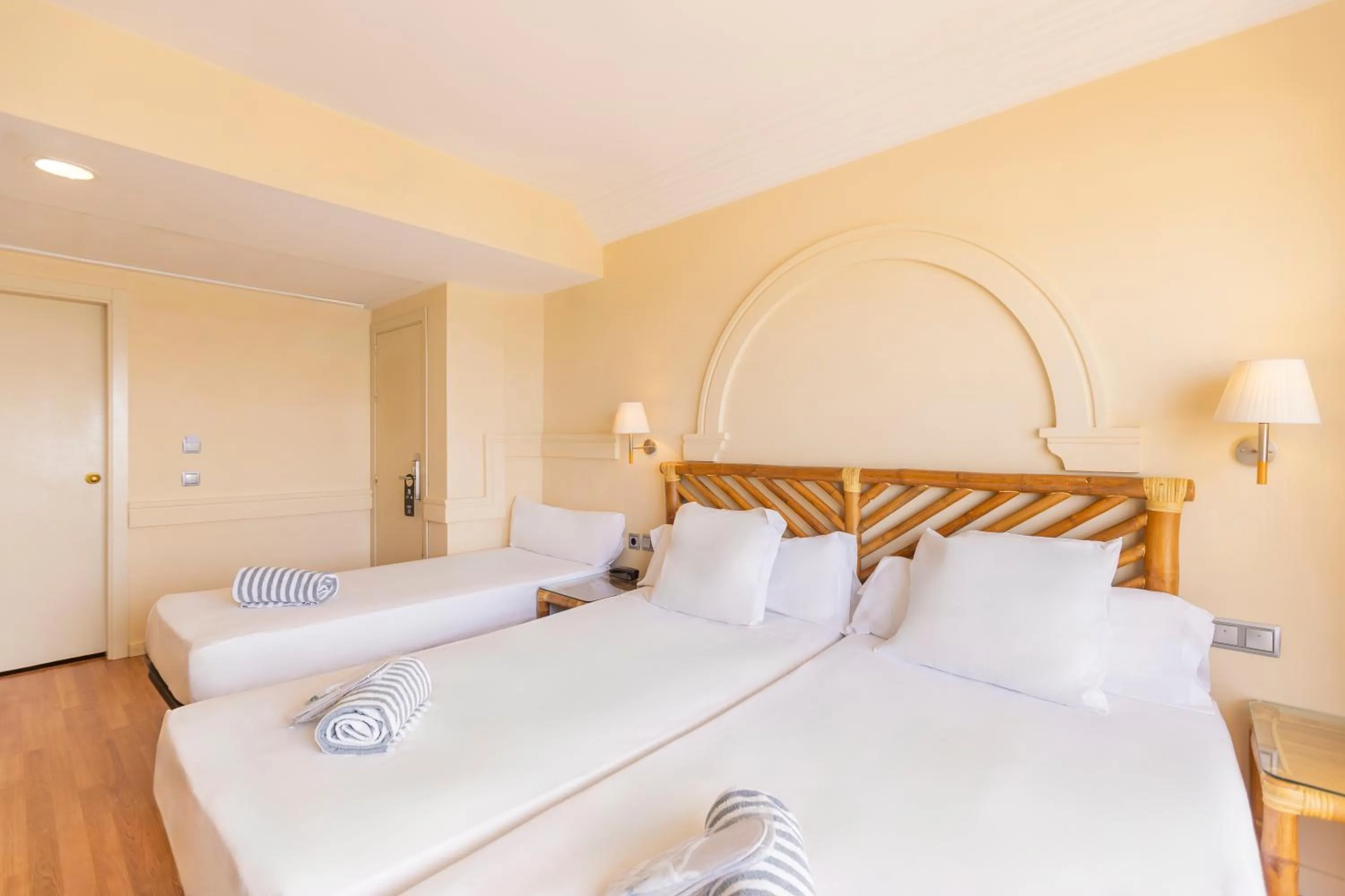 Bedroom, Bed in Hotel Moon Dreams Portomagno