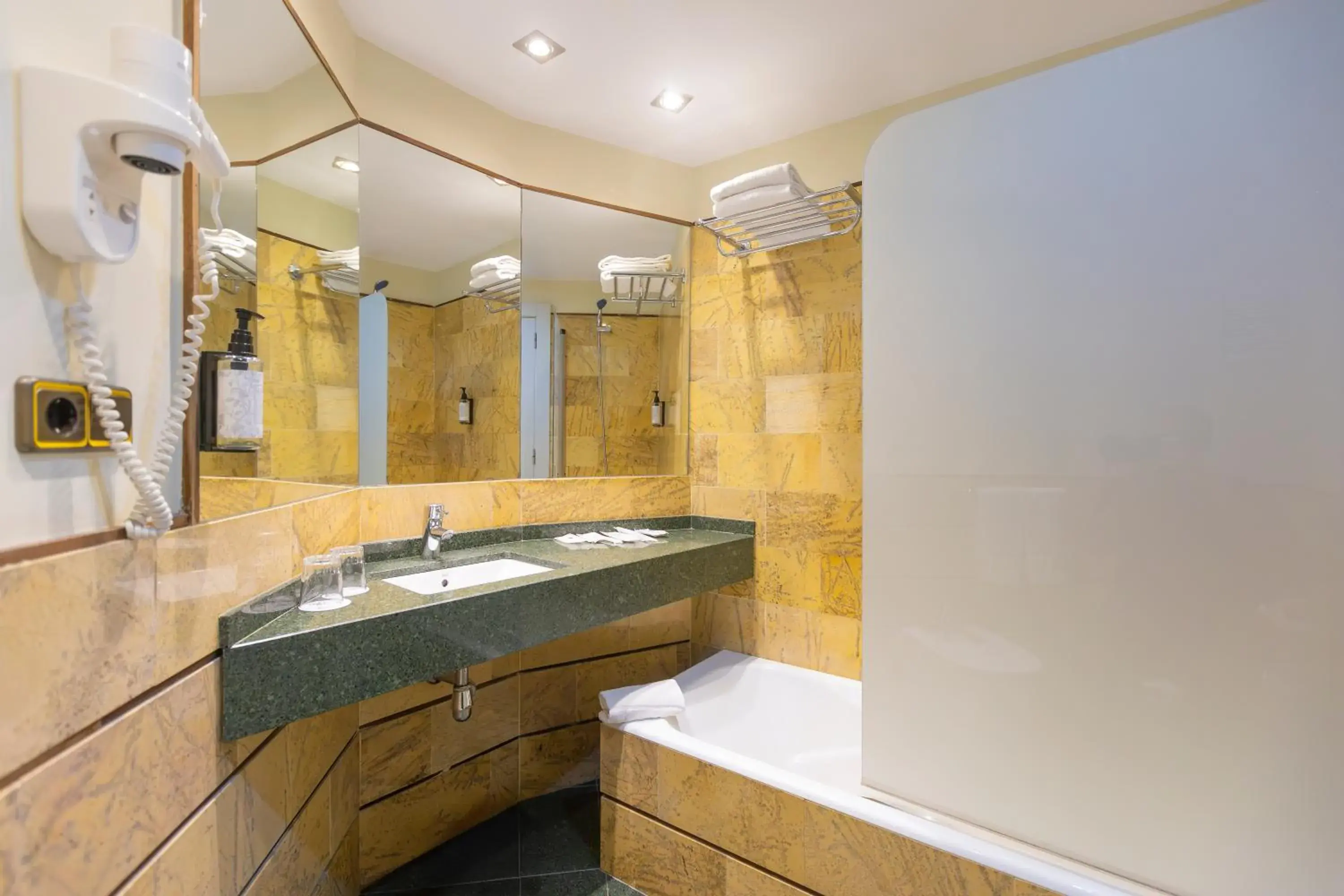 Bathroom in Hotel Moon Dreams Portomagno Bathroom in Hotel Moon Dreams Portomagno