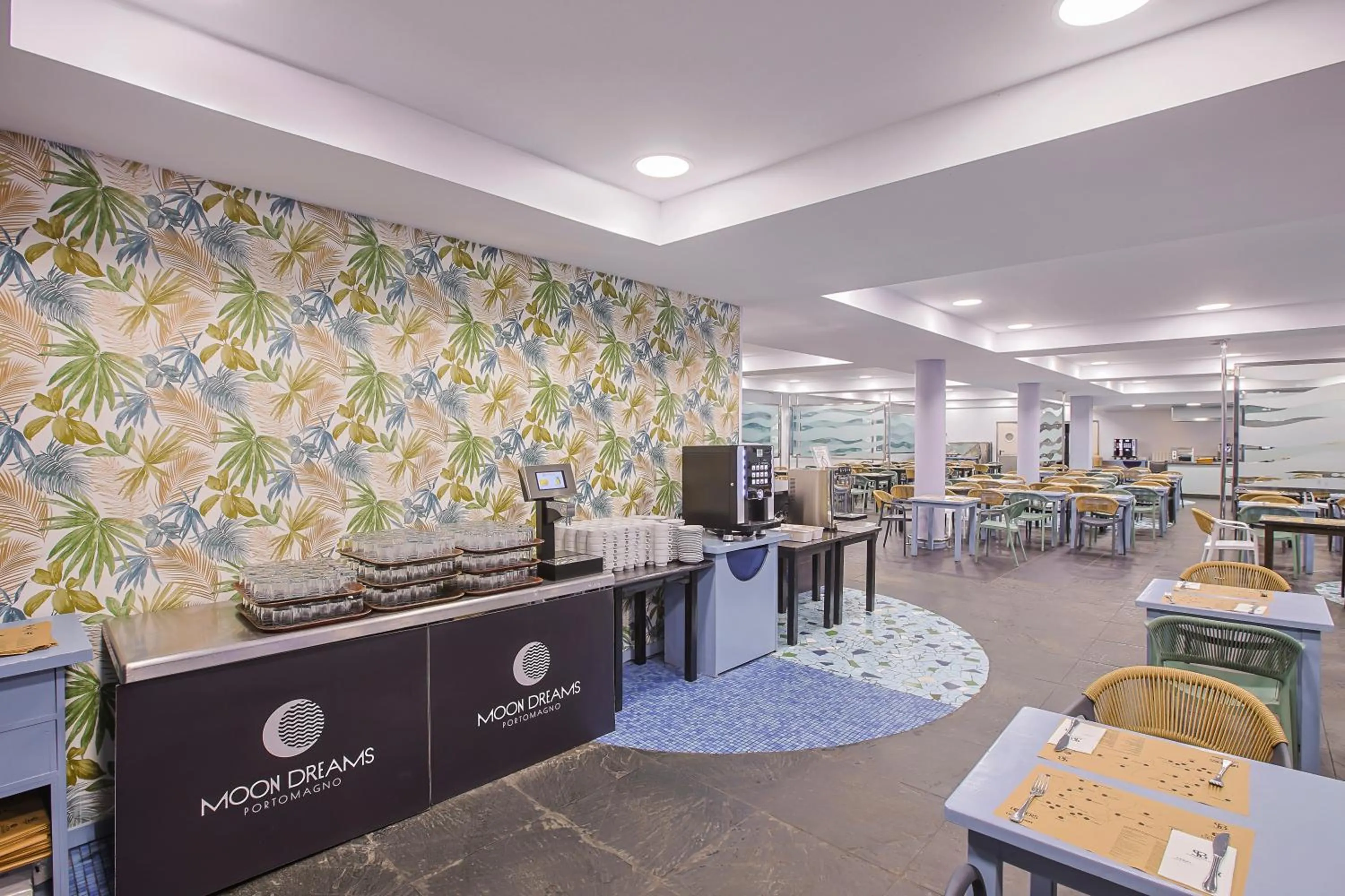 Dining area in Hotel Moon Dreams Portomagno