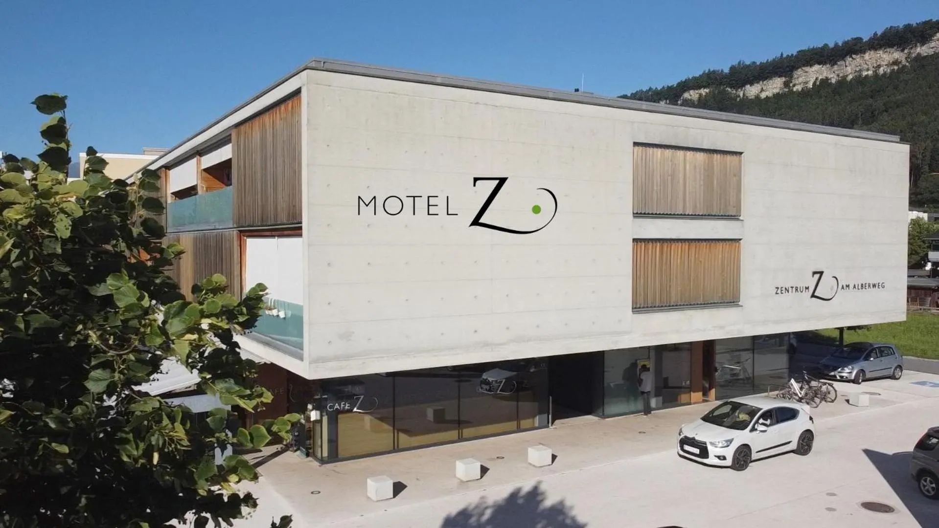 Facade/entrance in Motel Z - self checkin