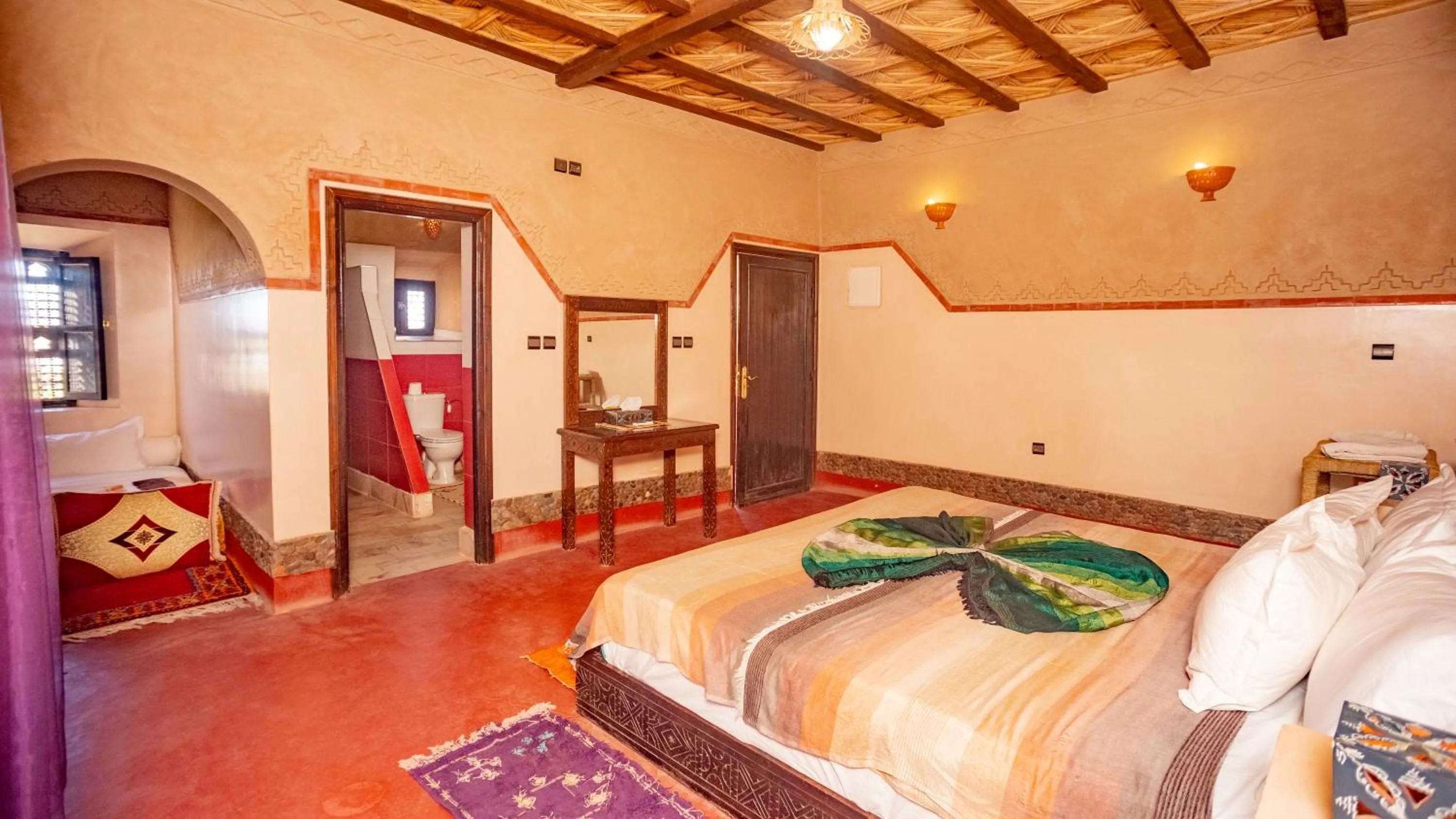 Shower, Bed in Ecolodge l'île de Ouarzazate