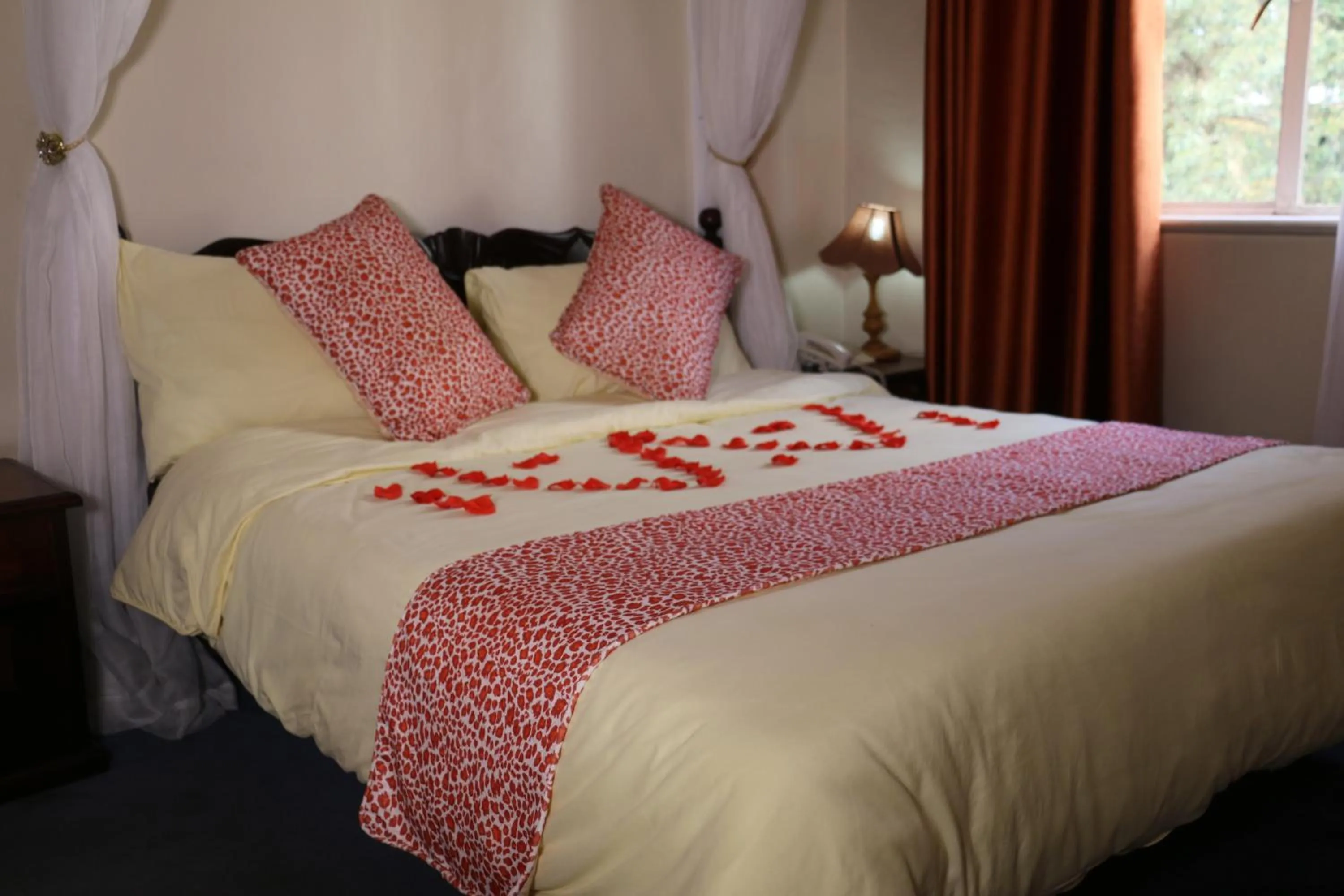 Property building, Bed in Adventist LMS Guest House & Conference Centre