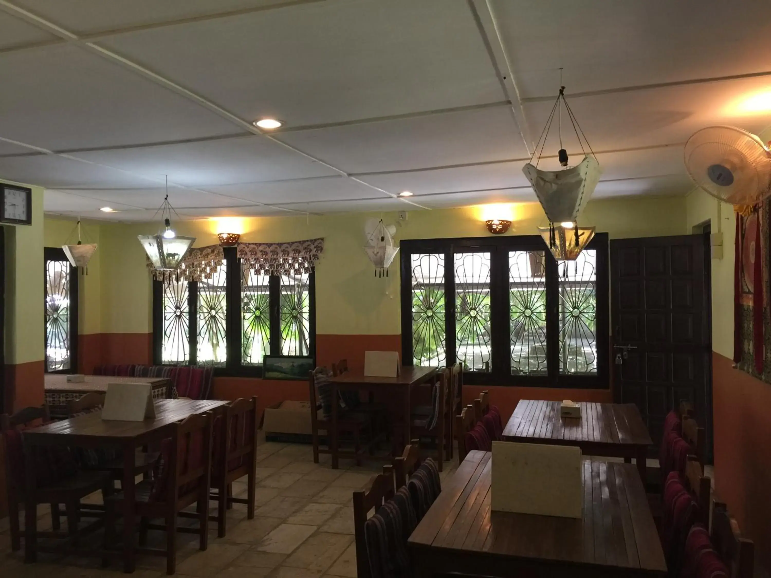 Restaurant/places to eat in Chautari Garden Resort Restaurant/places to eat in Chautari Garden Resort
