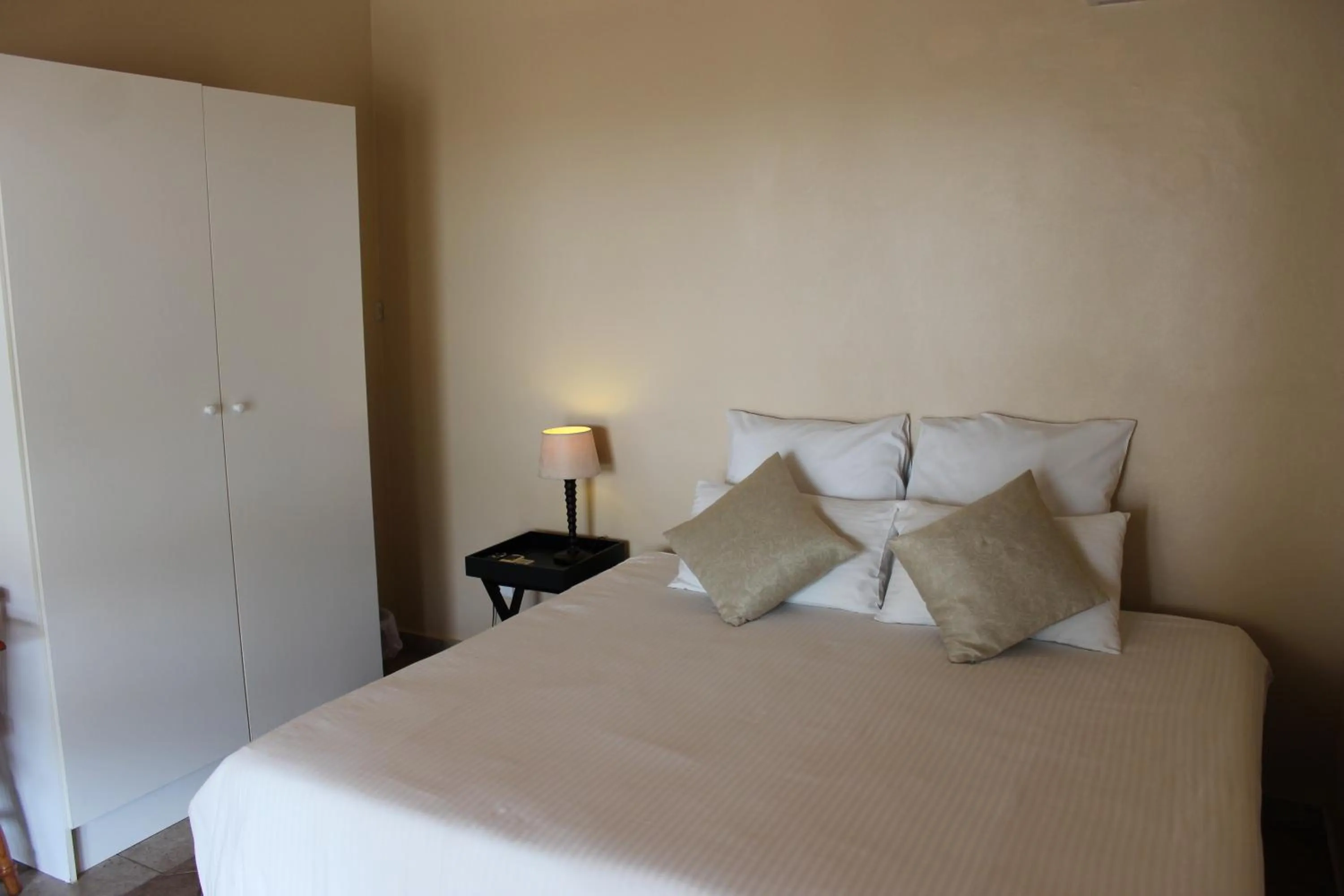 Bedroom, Bed in Almost Heaven