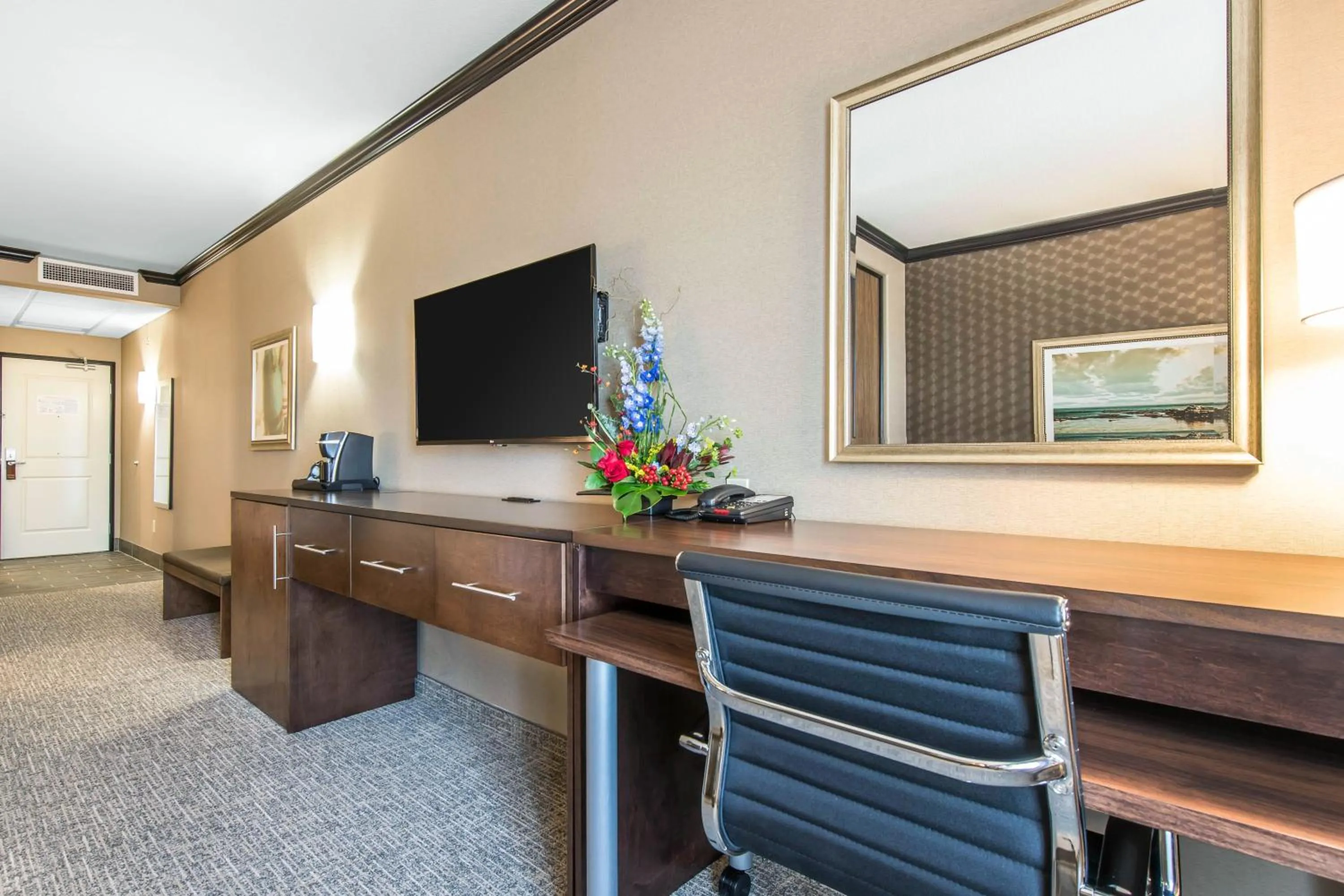 TV and multimedia, Seating Area in The Heritage Inn & Suites, Ascend Hotel Collection