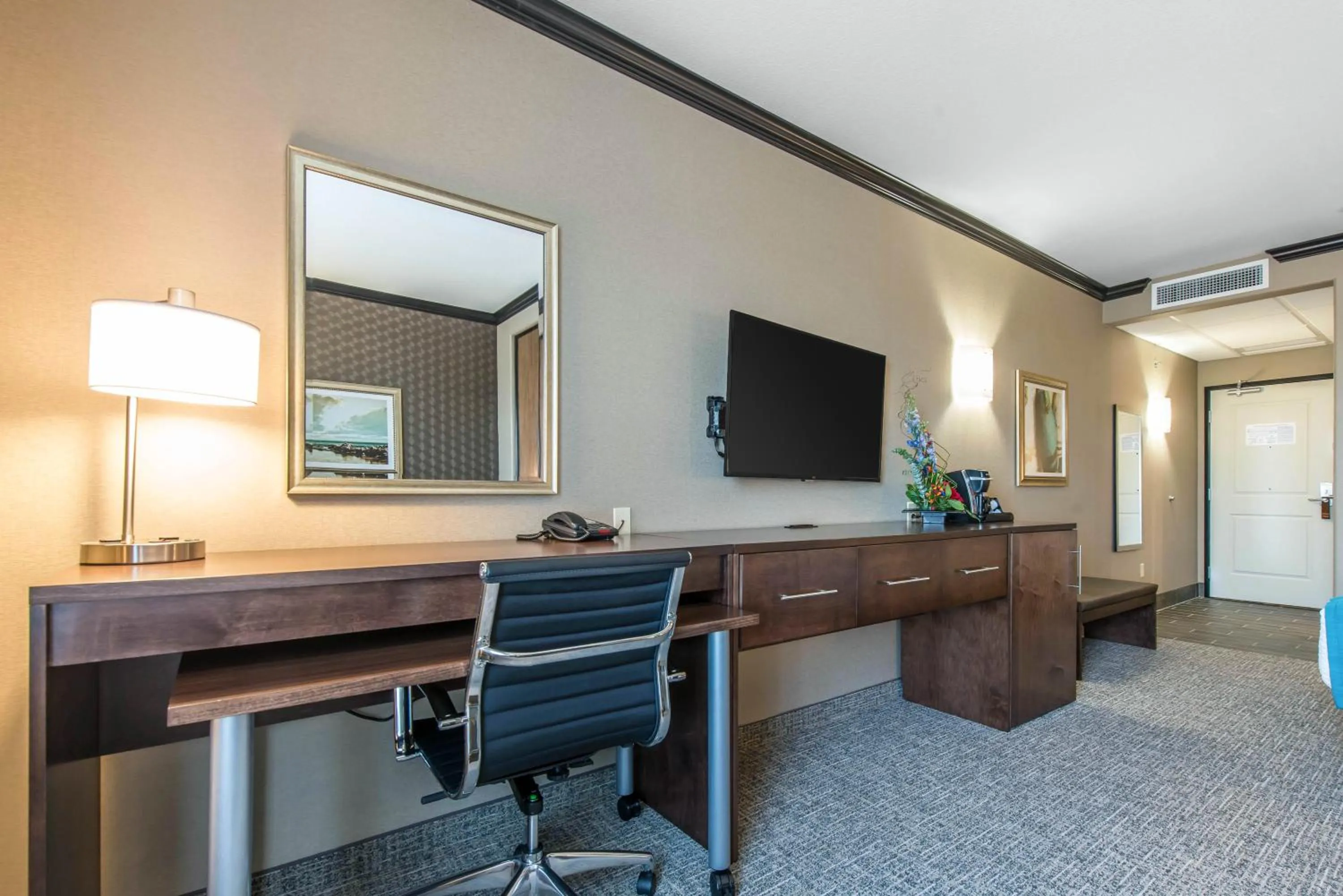 TV and multimedia, TV/Entertainment Center in The Heritage Inn & Suites, Ascend Hotel Collection