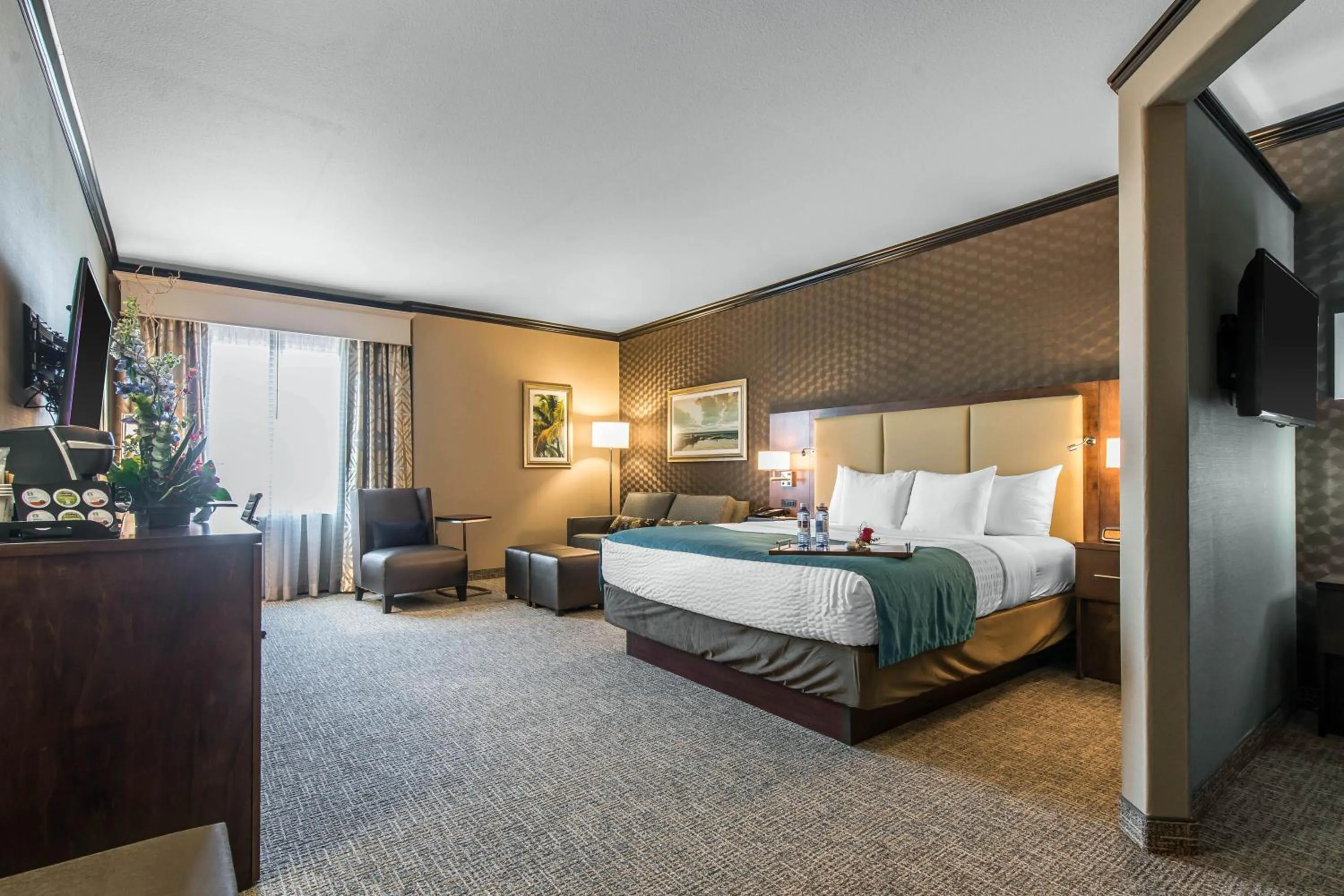 Bedroom, Room Photo in The Heritage Inn & Suites, Ascend Hotel Collection