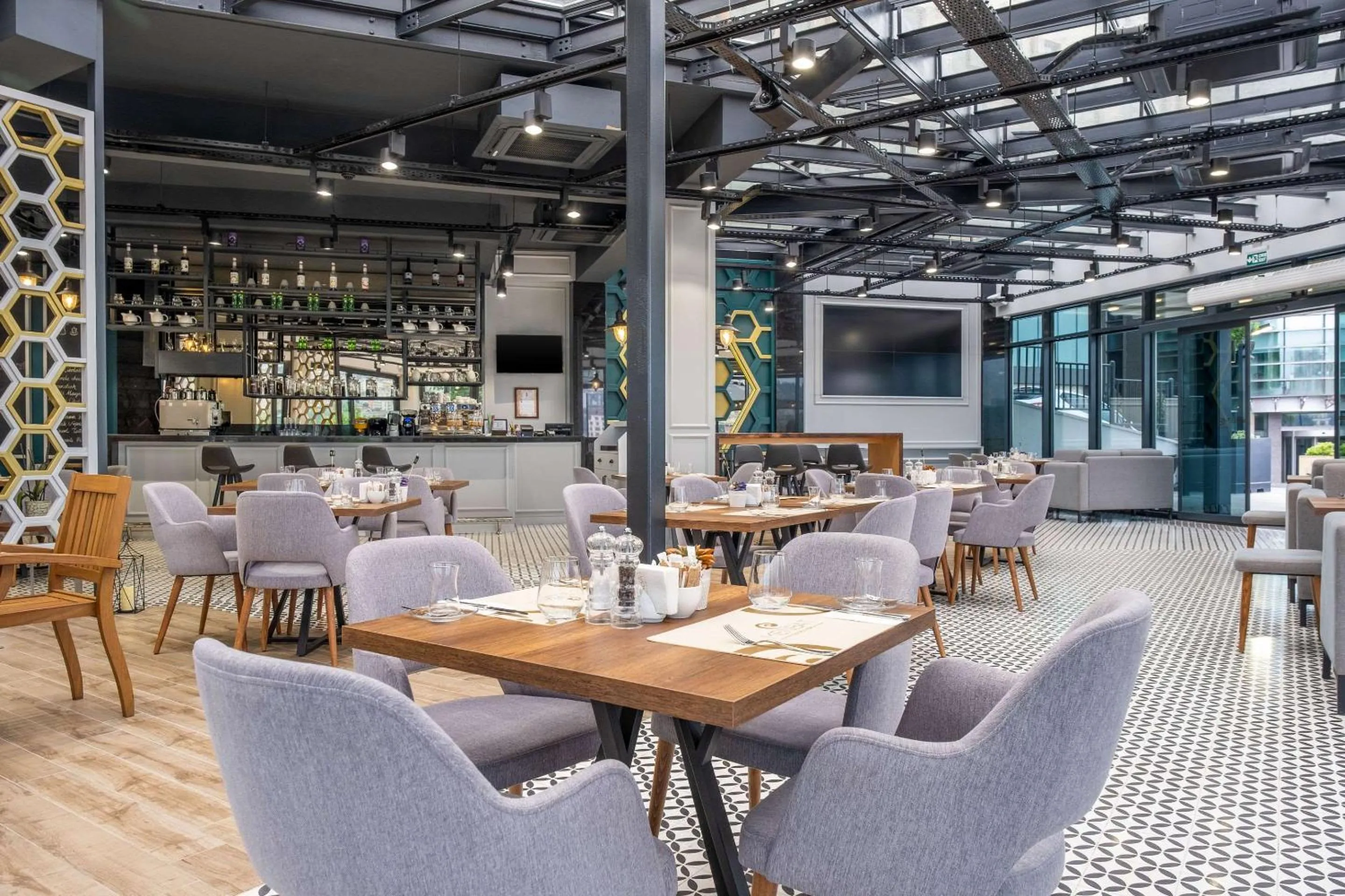 Restaurant/places to eat in Clarion Hotel Golden Horn