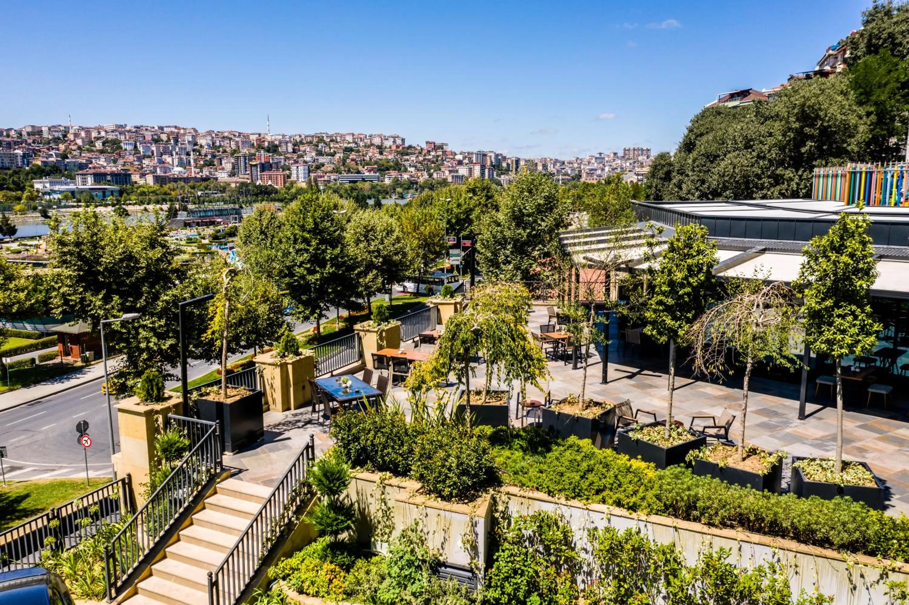 Restaurant/places to eat in Clarion Hotel Golden Horn