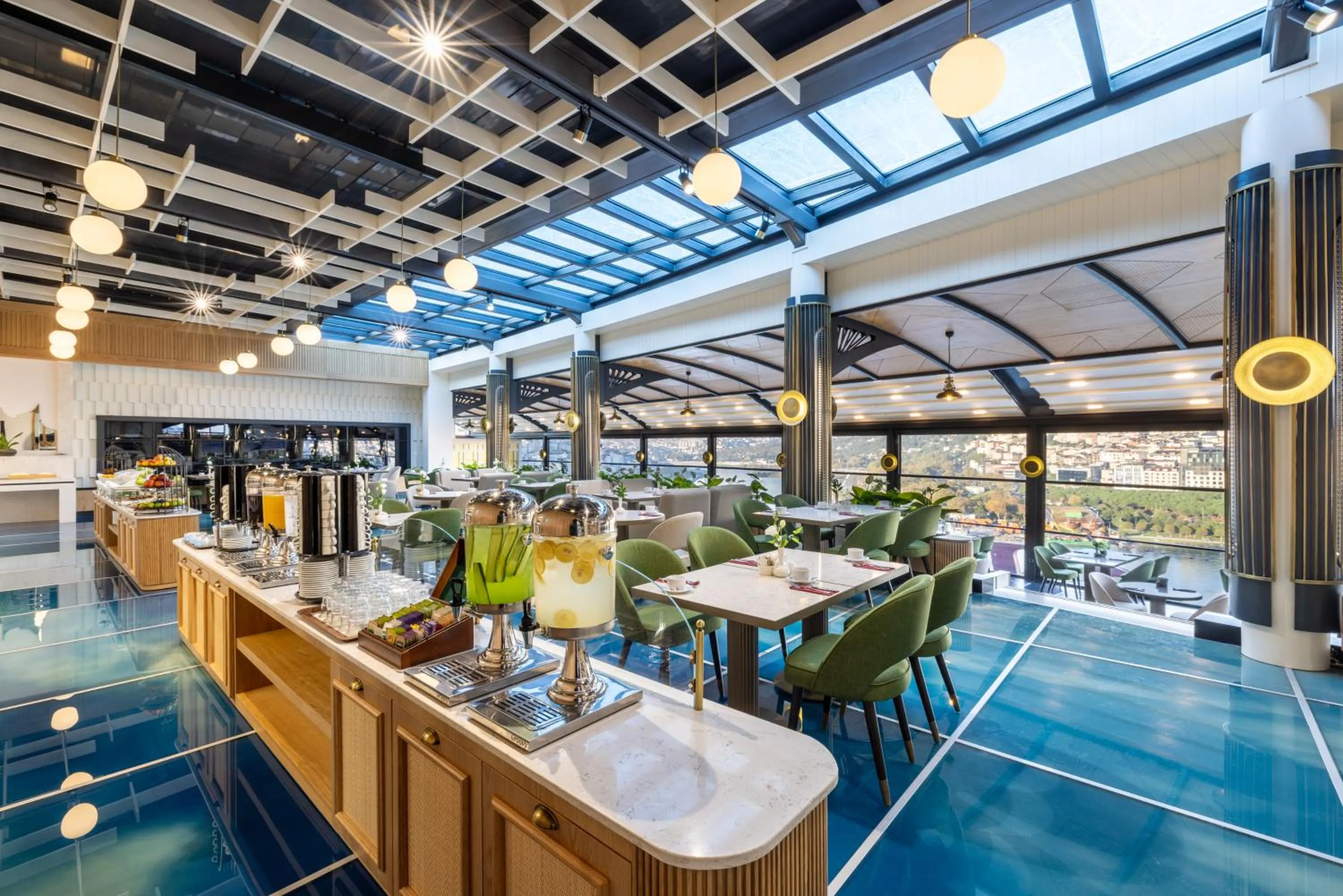 Restaurant/places to eat in Clarion Hotel Golden Horn