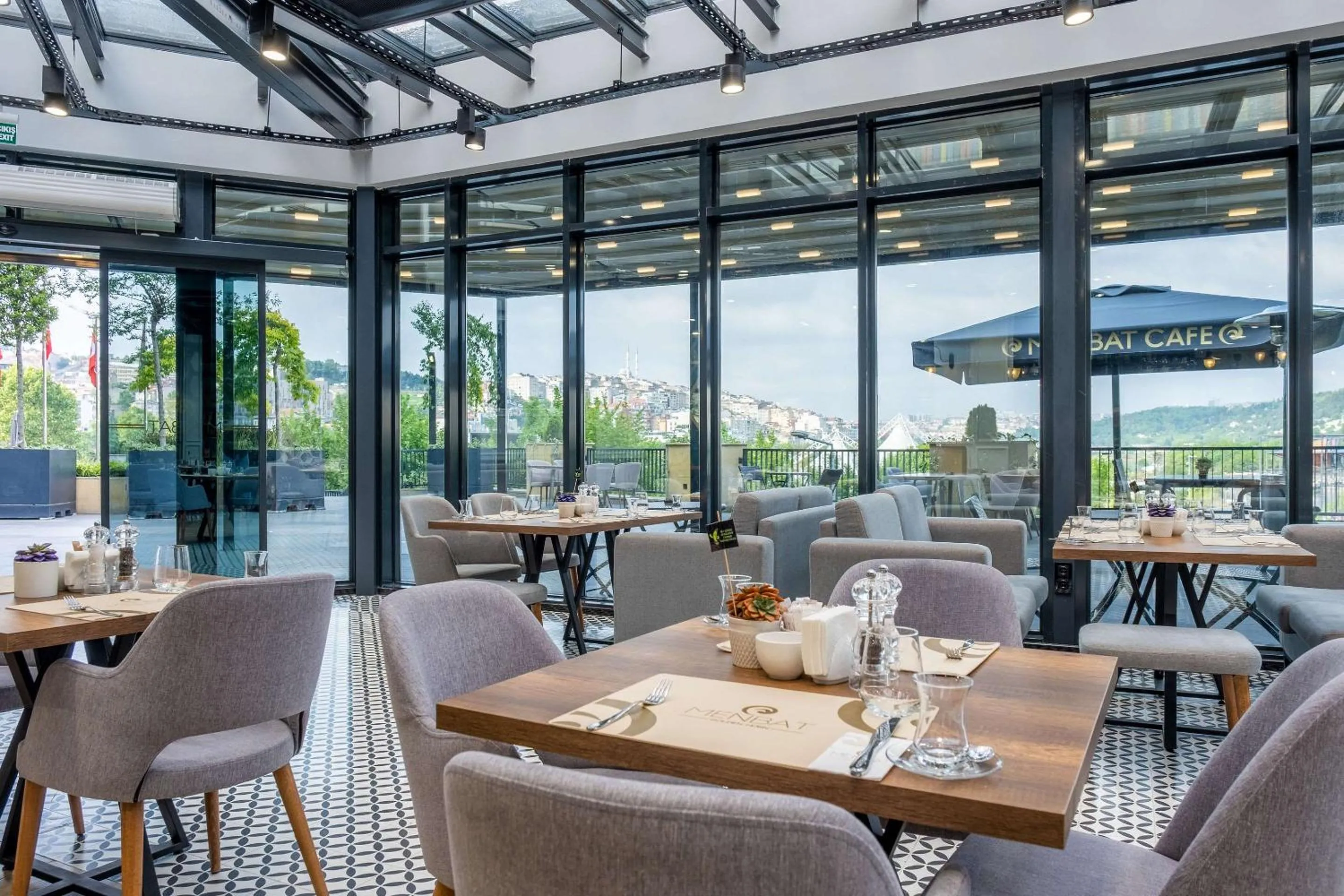 Restaurant/places to eat in Clarion Hotel Golden Horn