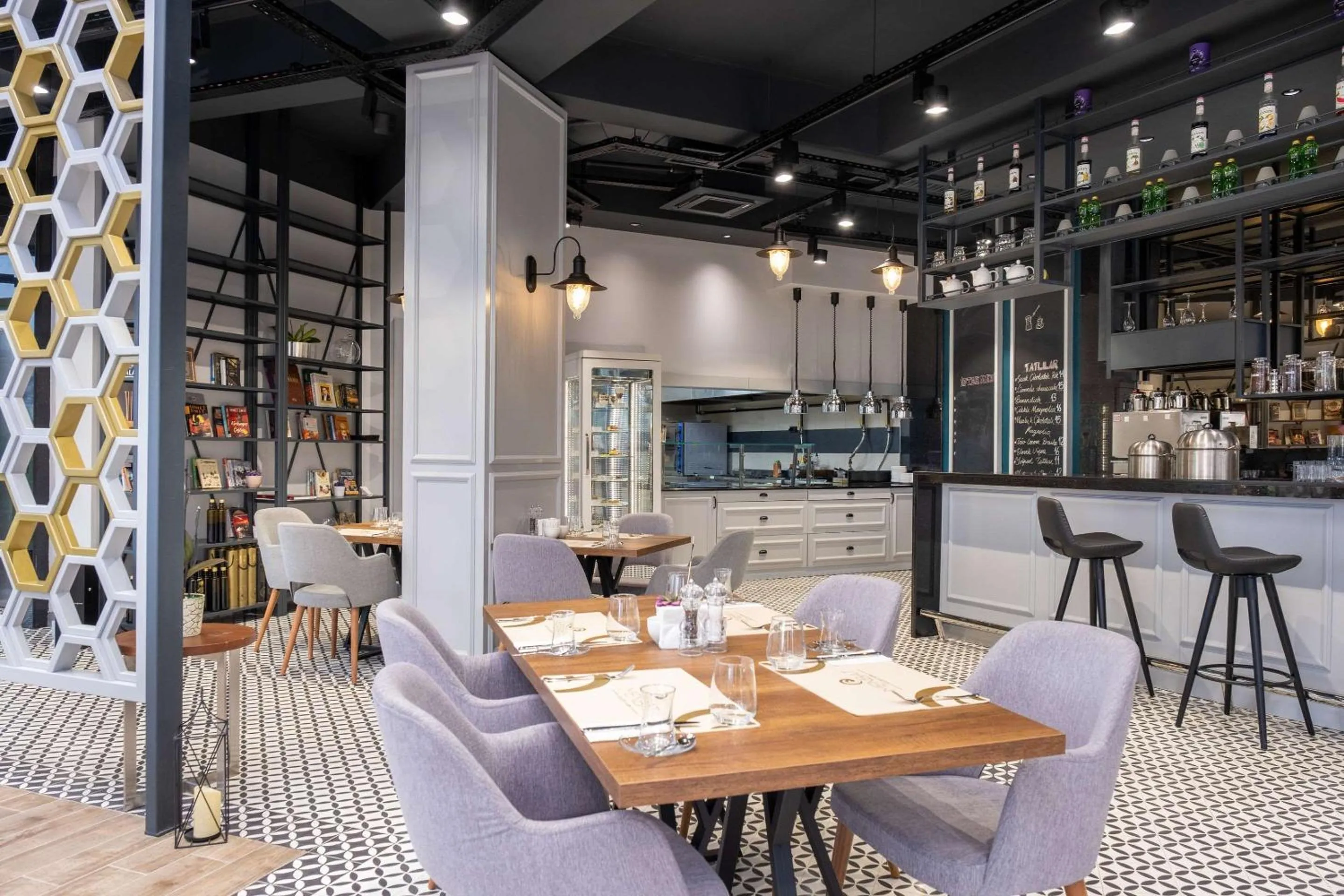 Restaurant/places to eat in Clarion Hotel Golden Horn