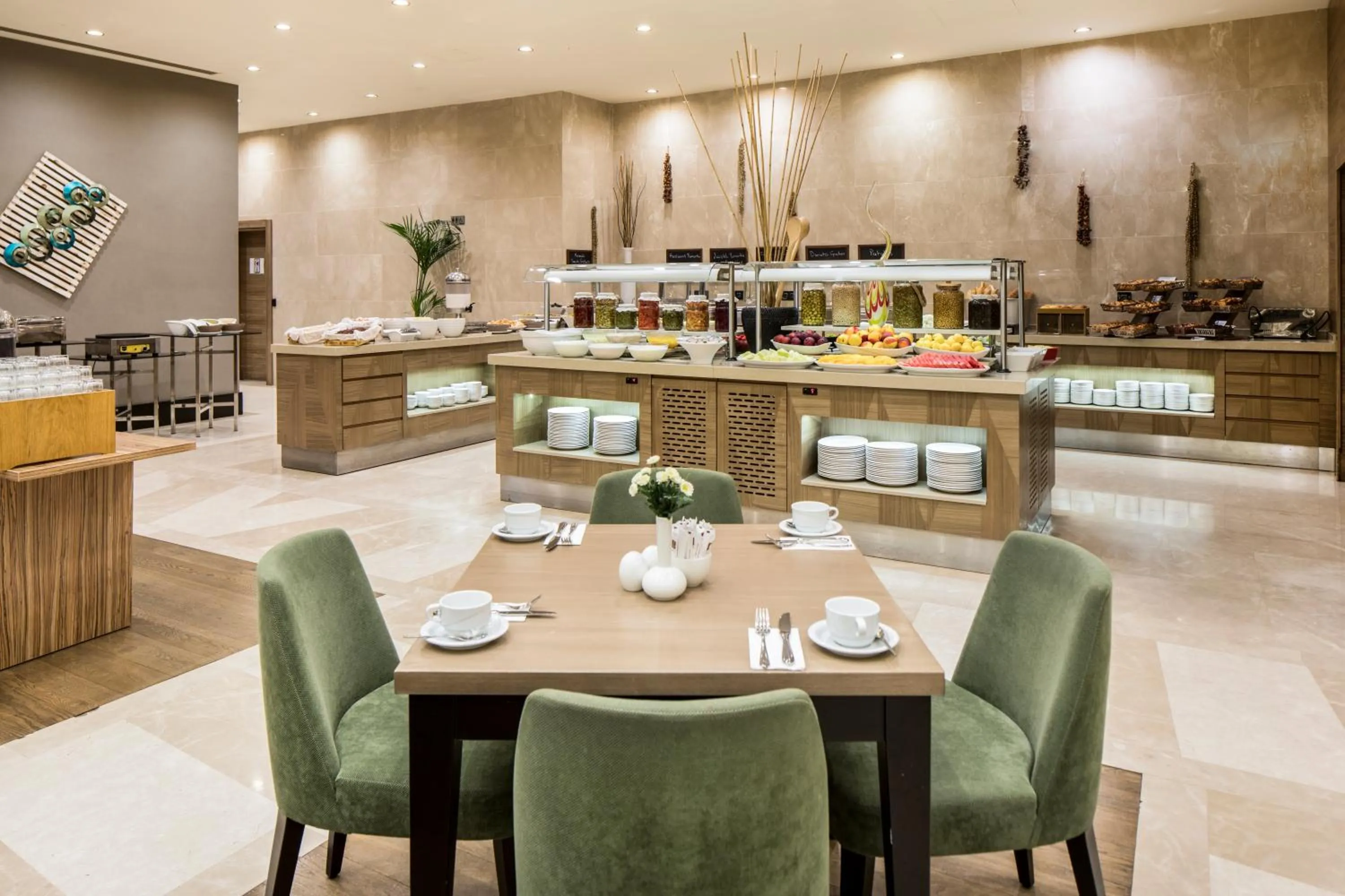 Restaurant/places to eat in Clarion Hotel Golden Horn