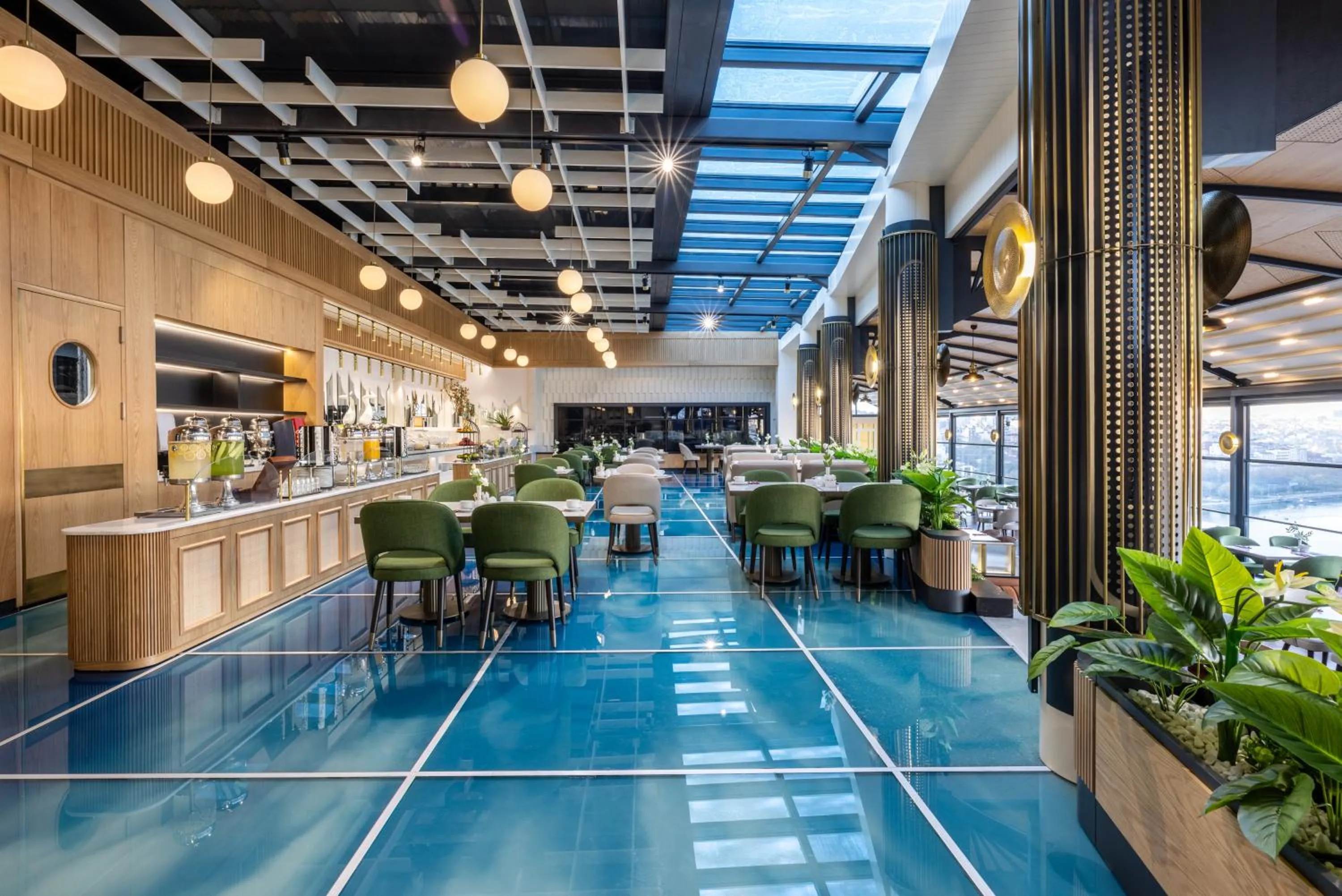 Restaurant/places to eat in Clarion Hotel Golden Horn