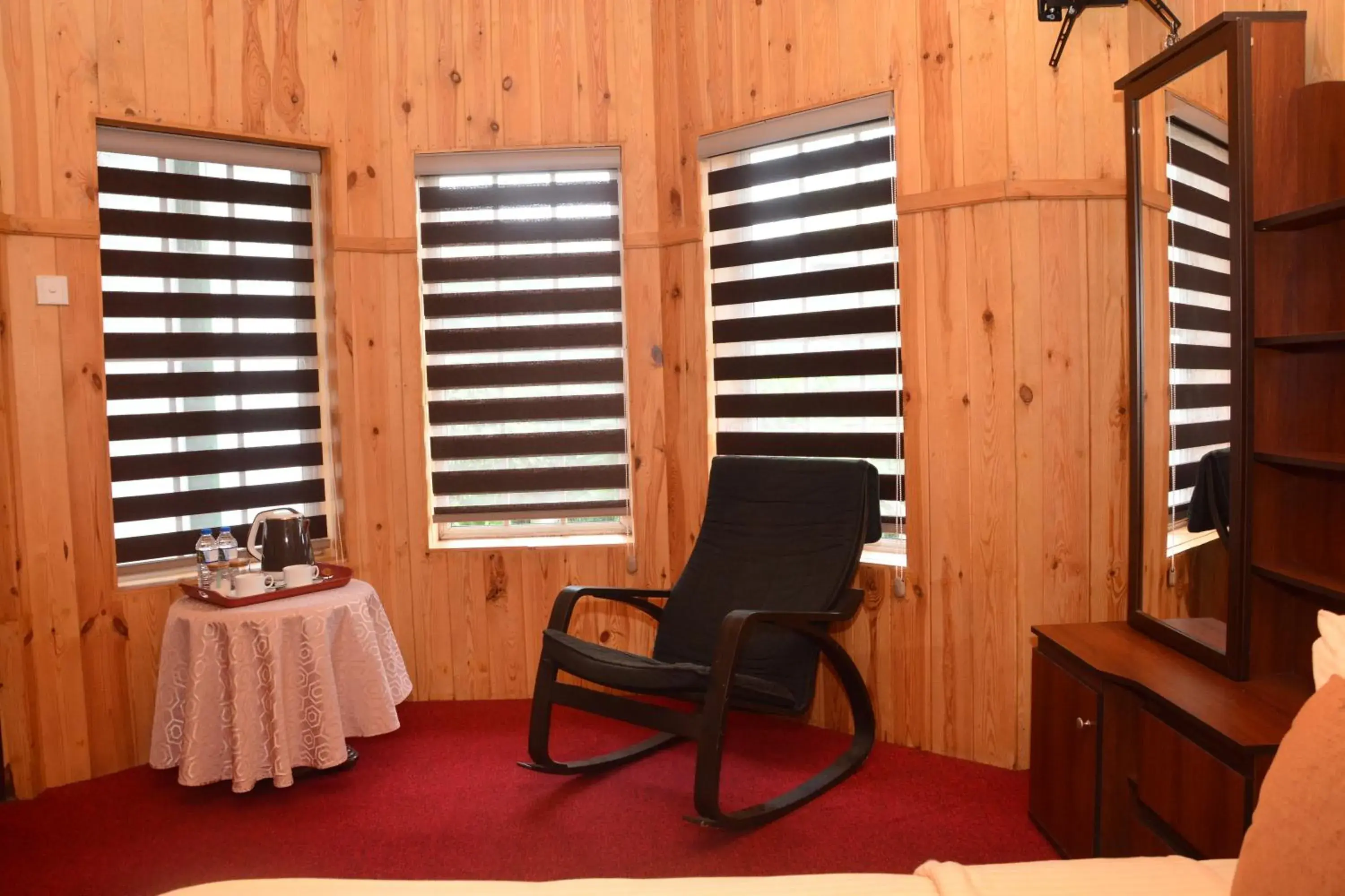 Deluxe Queen Room in The Fern Inn Deluxe Queen Room in The Fern Inn