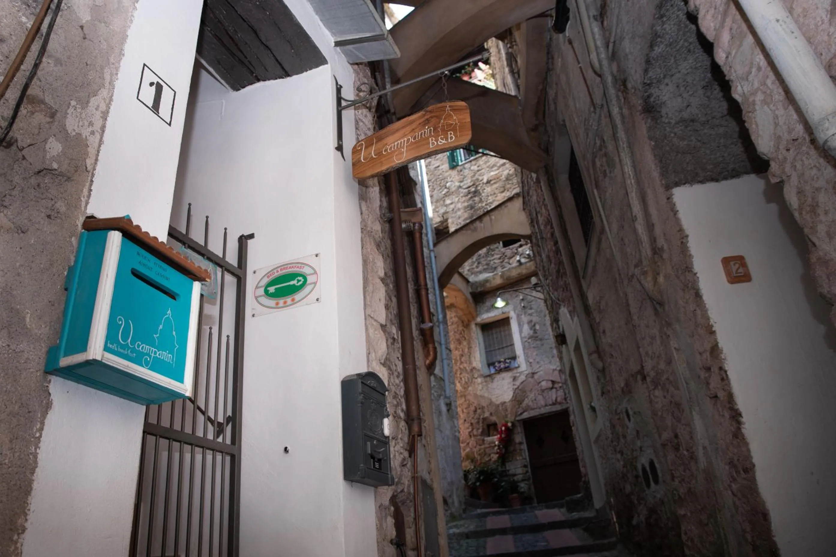 Facade/entrance in U Campanin