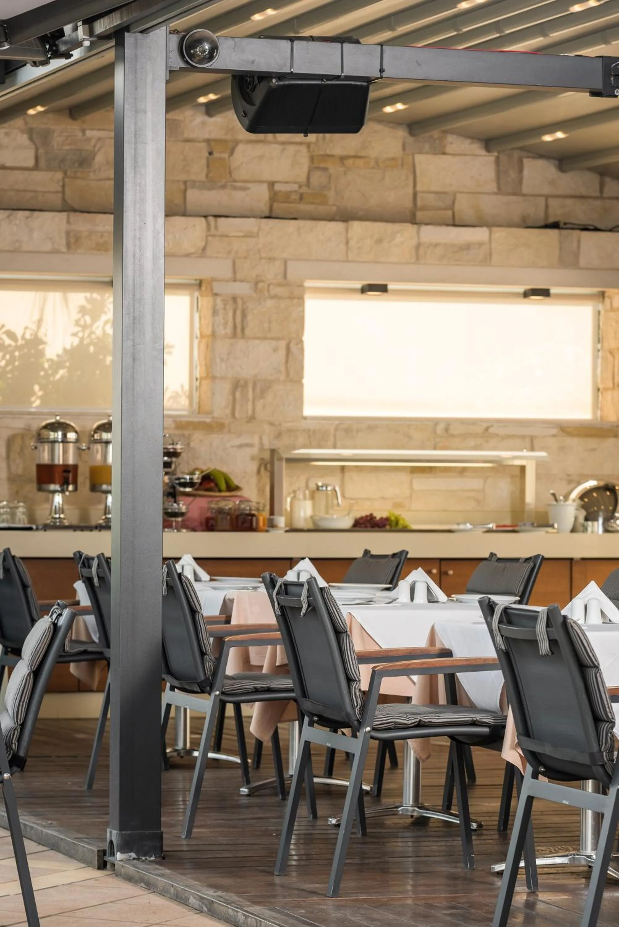 Restaurant/places to eat in Minos Village