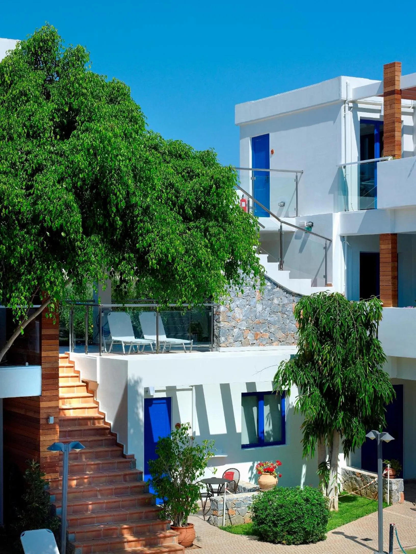 Facade/entrance in Minos Village