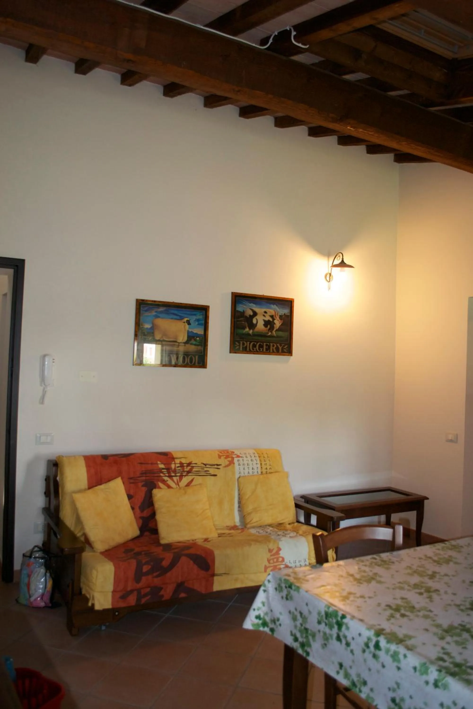 Communal lounge/ TV room in Residence Giuly Rosselmini