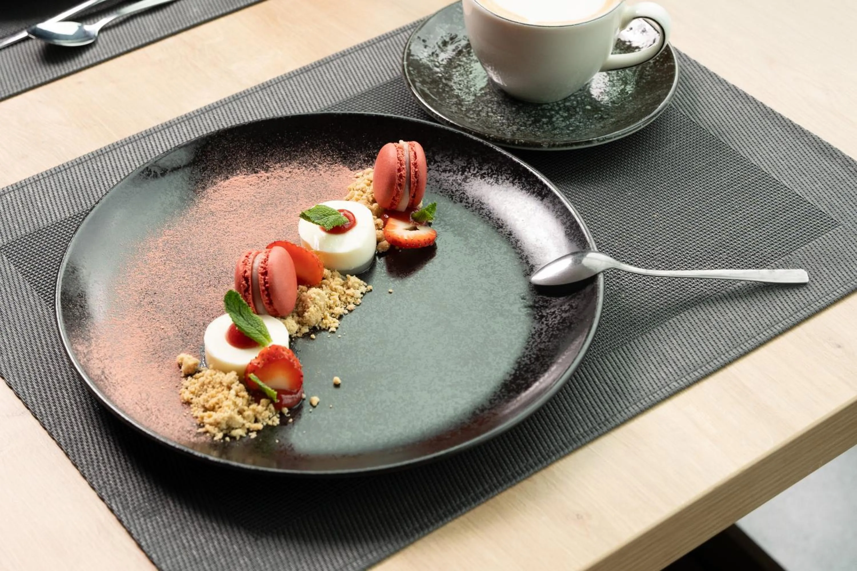 Meals in INNSiDE by Meliá Aachen