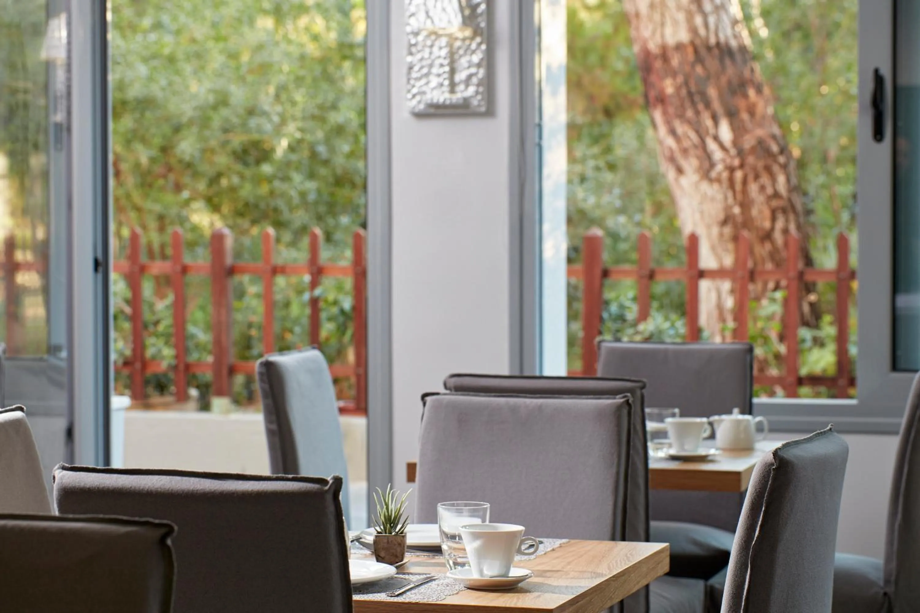 Restaurant/places to eat in The Gardens Gallery Hotel