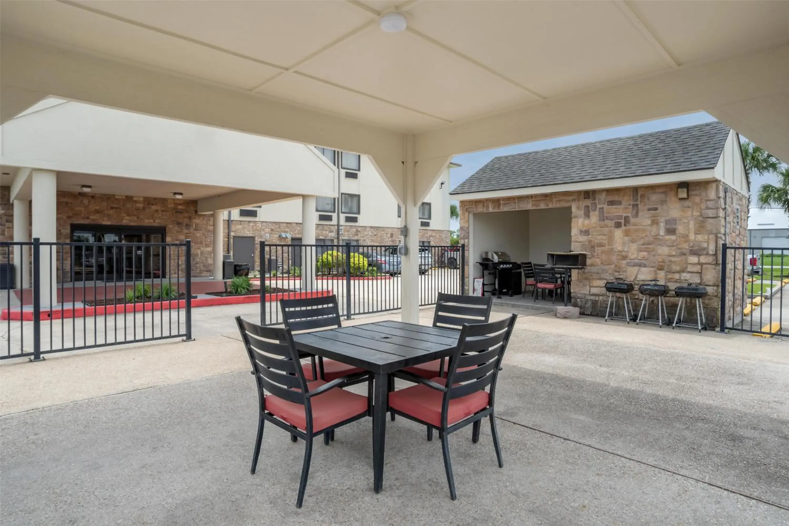 Property building in SureStay Plus by Best Western St. James Donaldsonville Property building in SureStay Plus by Best Western St. James Donaldsonville