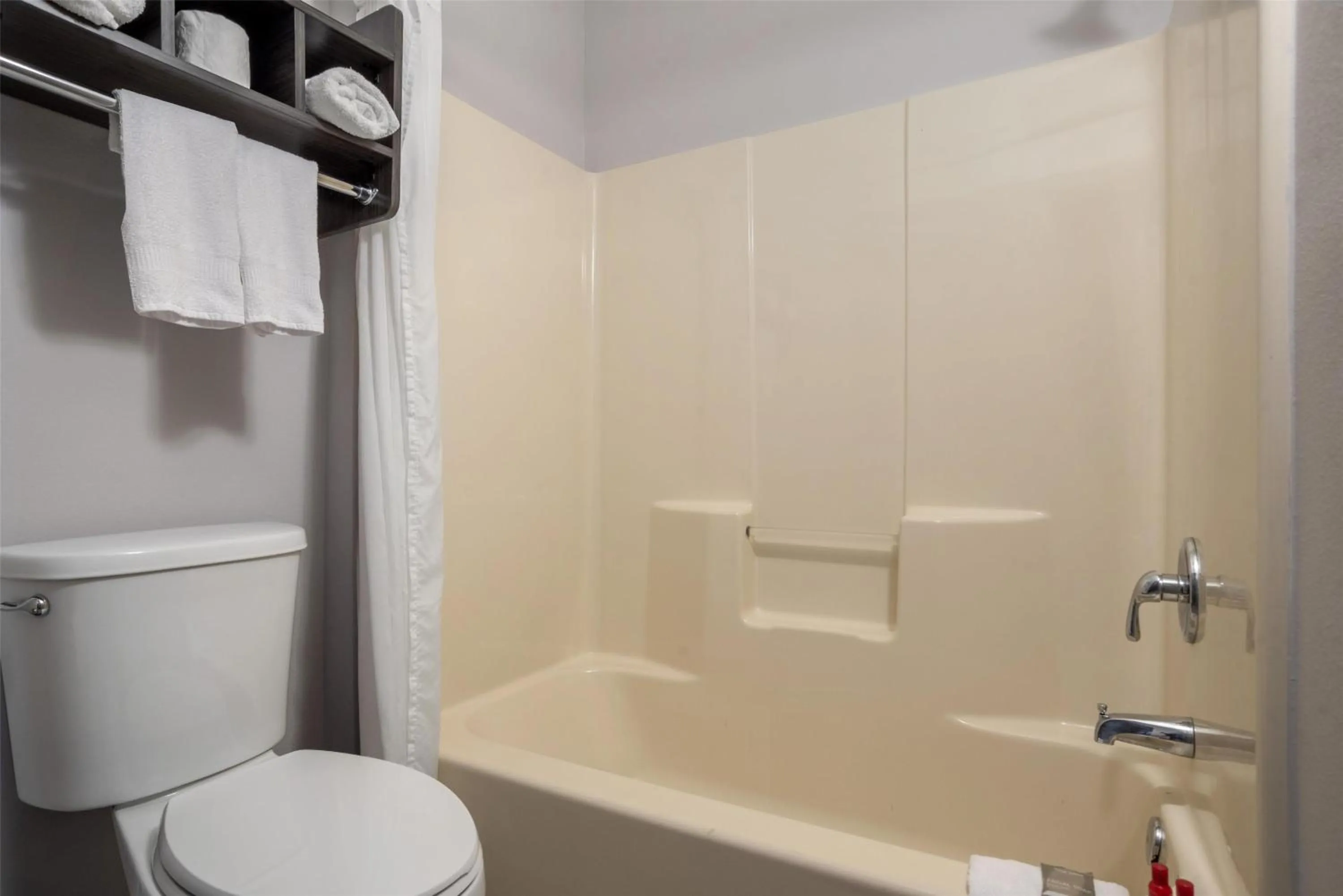 Bathroom in SureStay Plus by Best Western St. James Donaldsonville