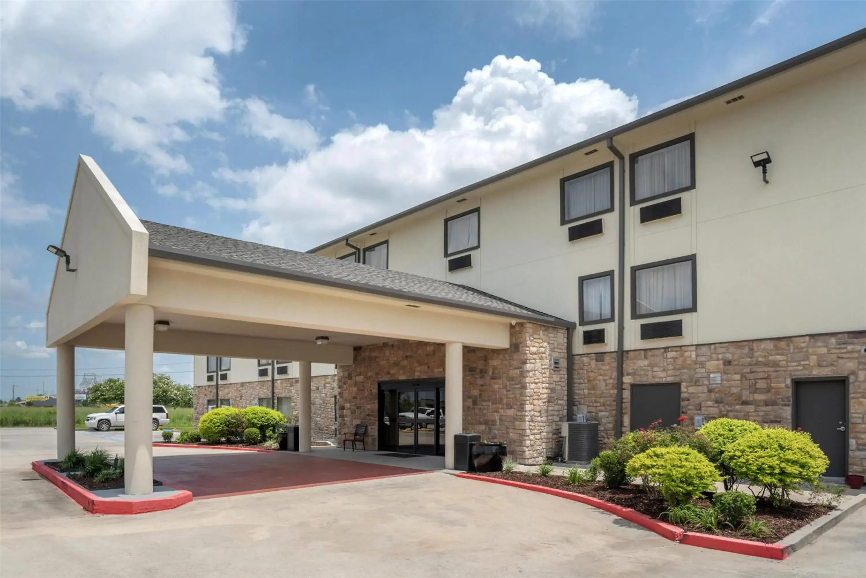 Property building in SureStay Plus by Best Western St. James Donaldsonville Property building in SureStay Plus by Best Western St. James Donaldsonville
