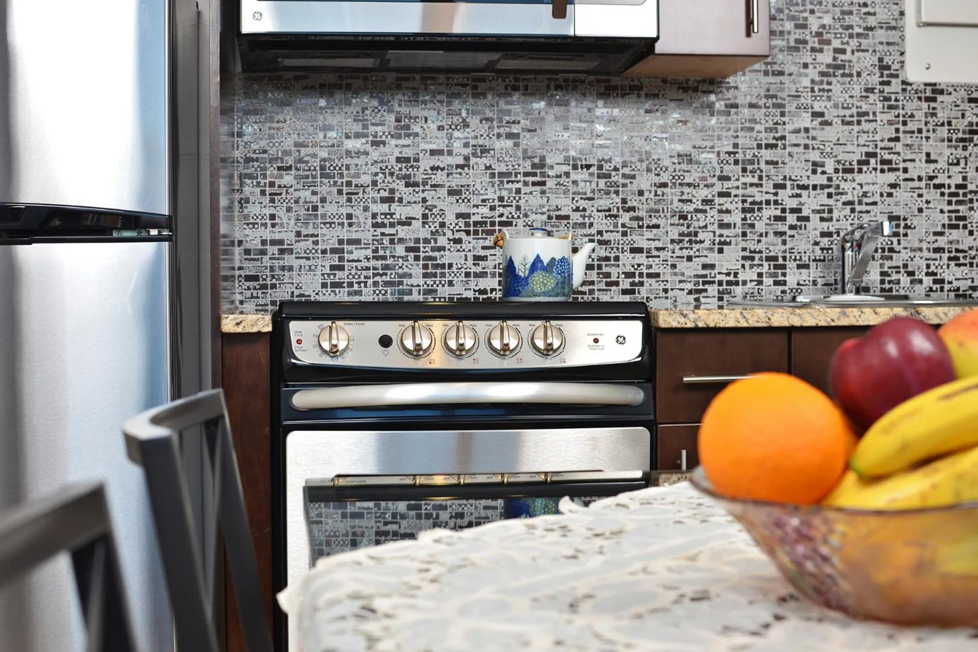 Kitchen or kitchenette in Cjour Apartments