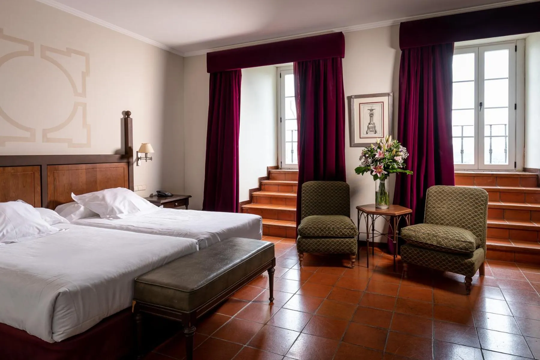 Photo of the whole room, Bed in Parador de Monforte de Lemos