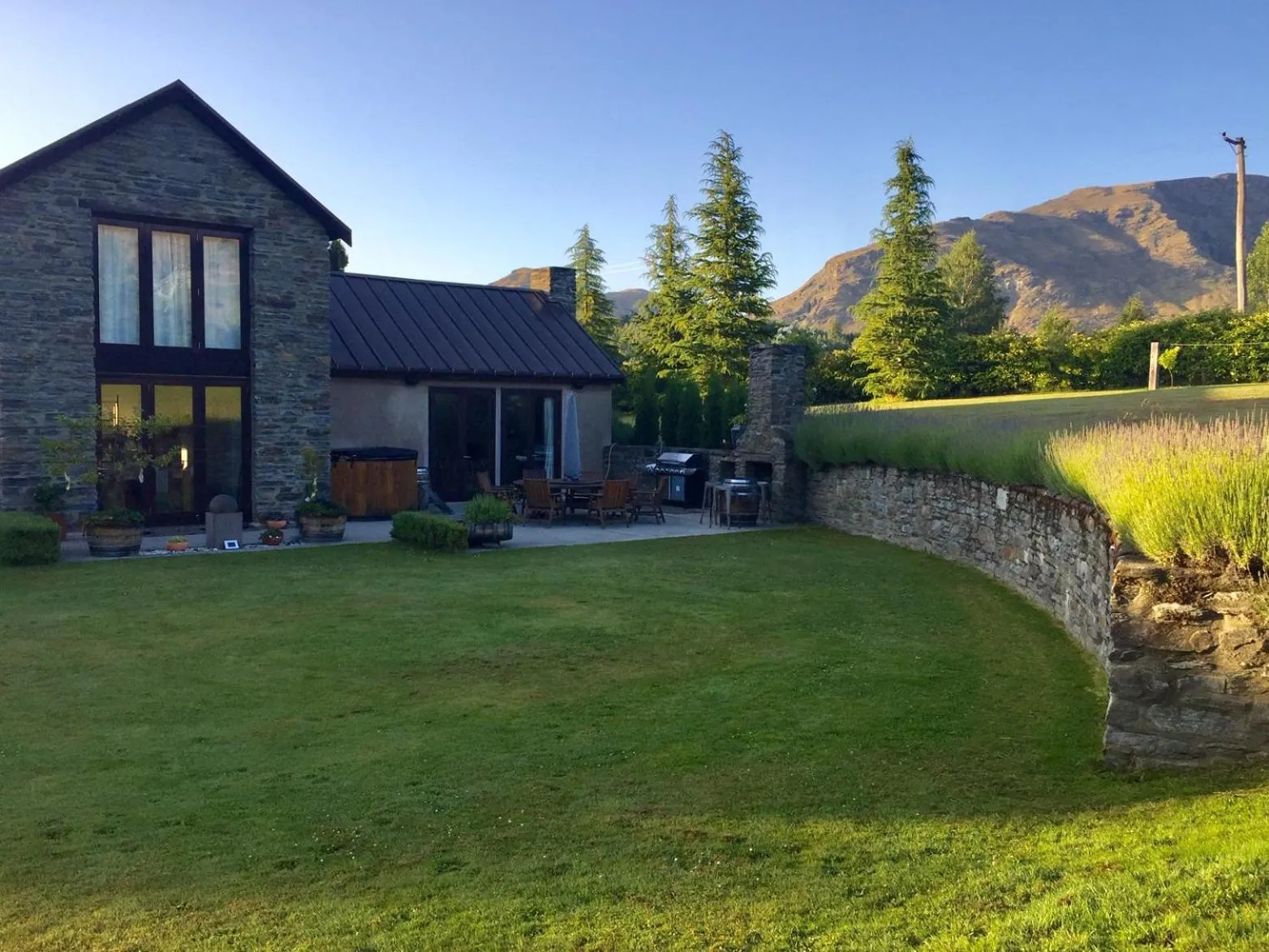Hot Tub in Three Thirty B & B