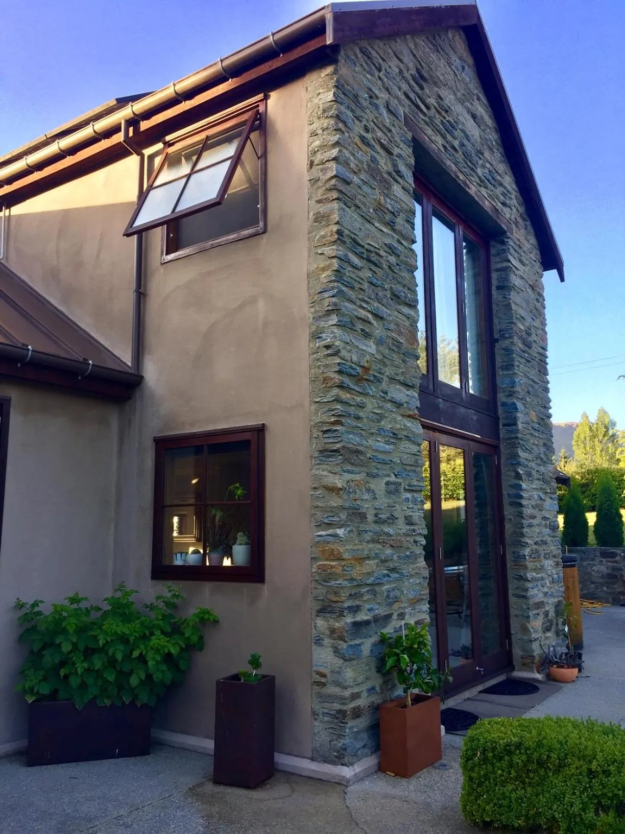 Hot Tub in Three Thirty B & B
