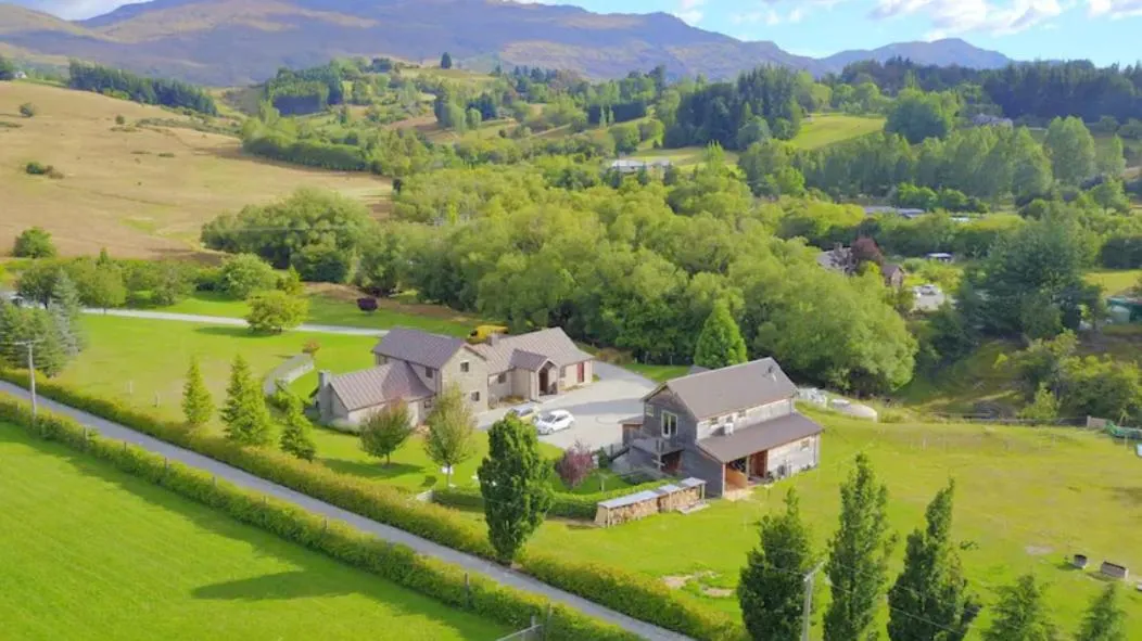 Hot Tub in Three Thirty B & B