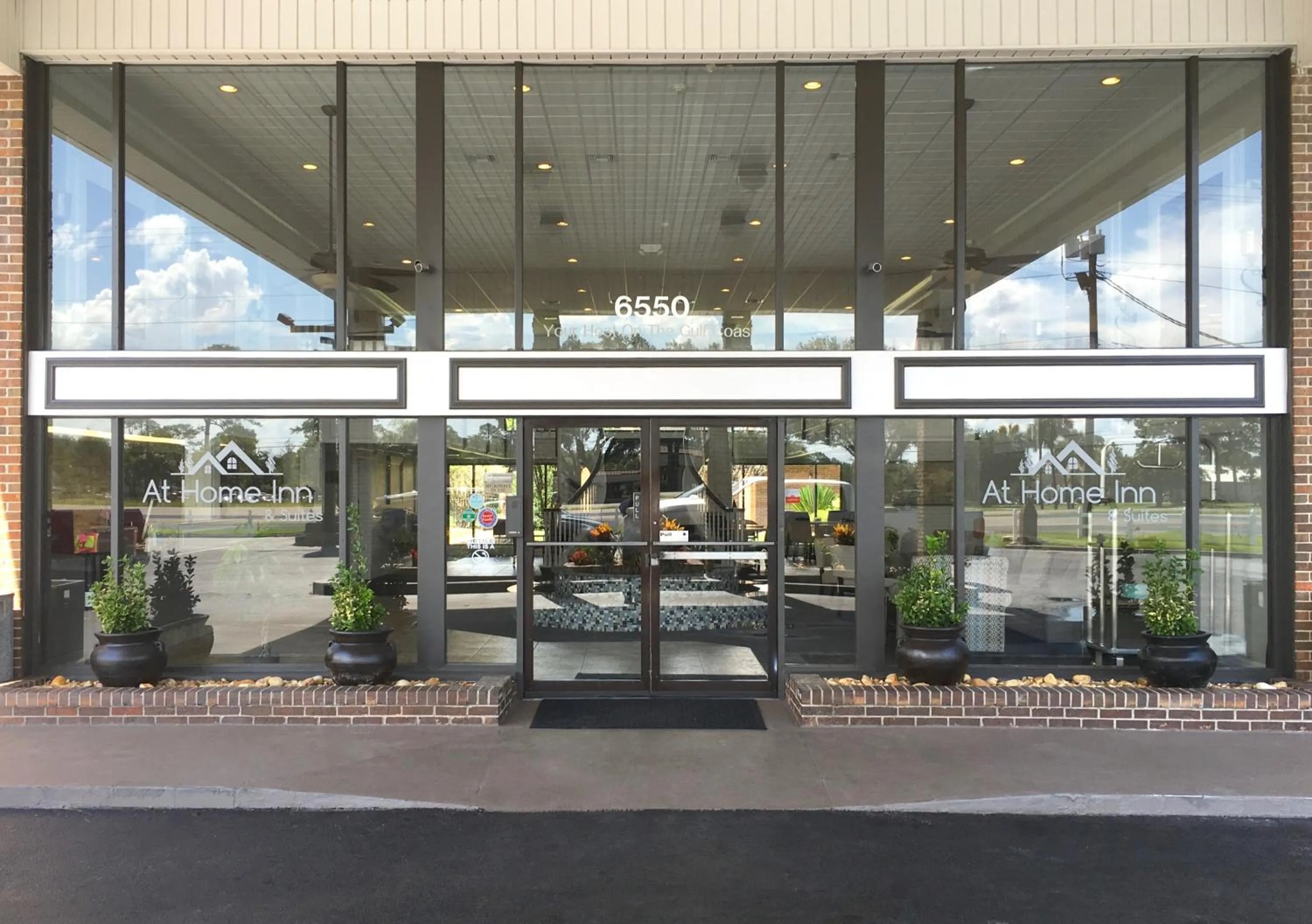 Facade/entrance in At Home Inn - Pensacola