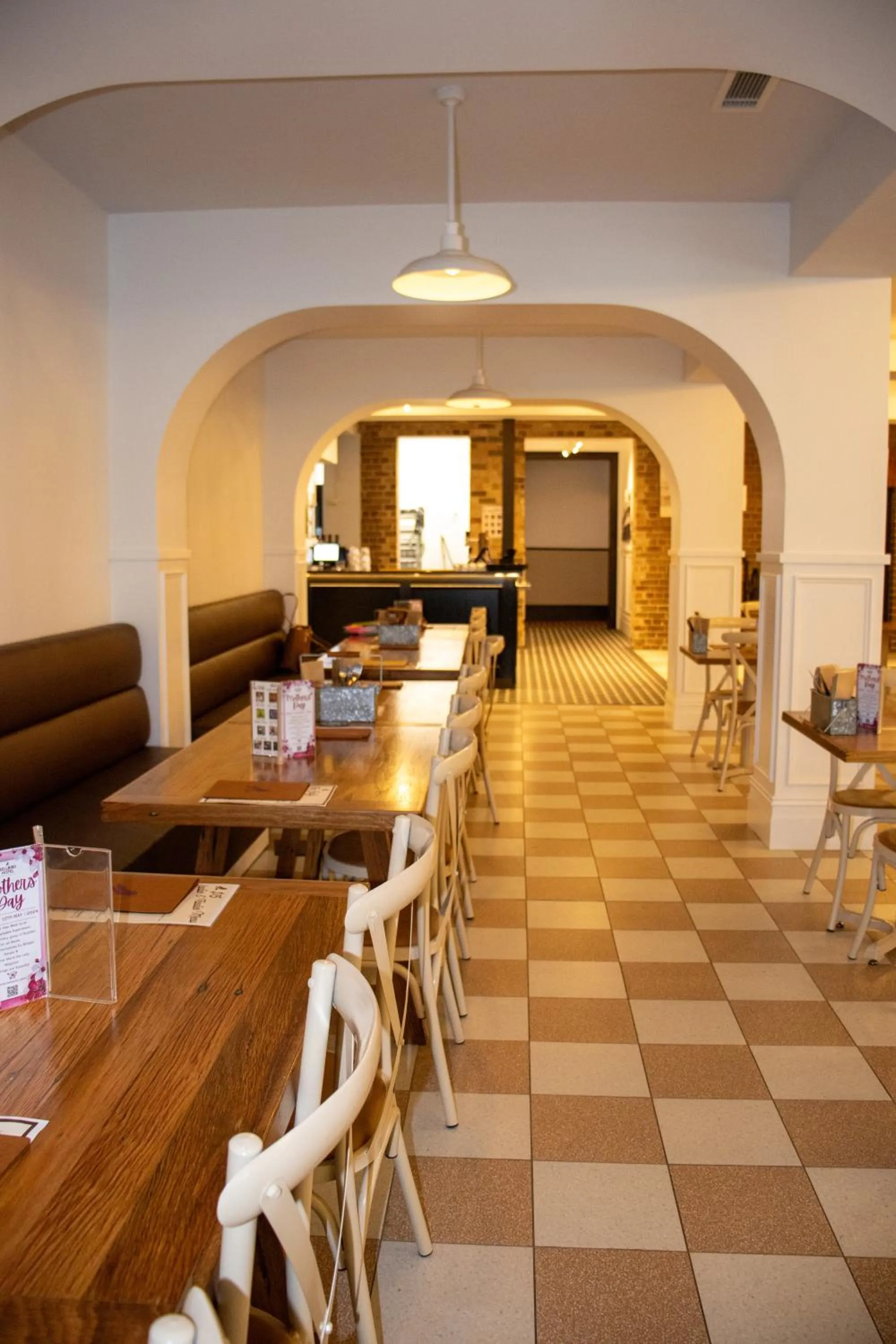 Restaurant/places to eat in Bellbird Hotel