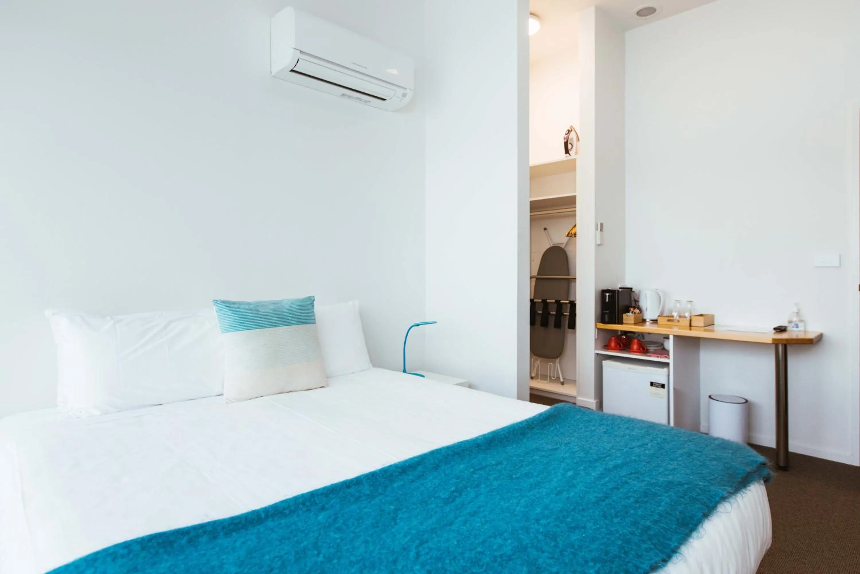 Bed in Salamanca Galleria Apartments